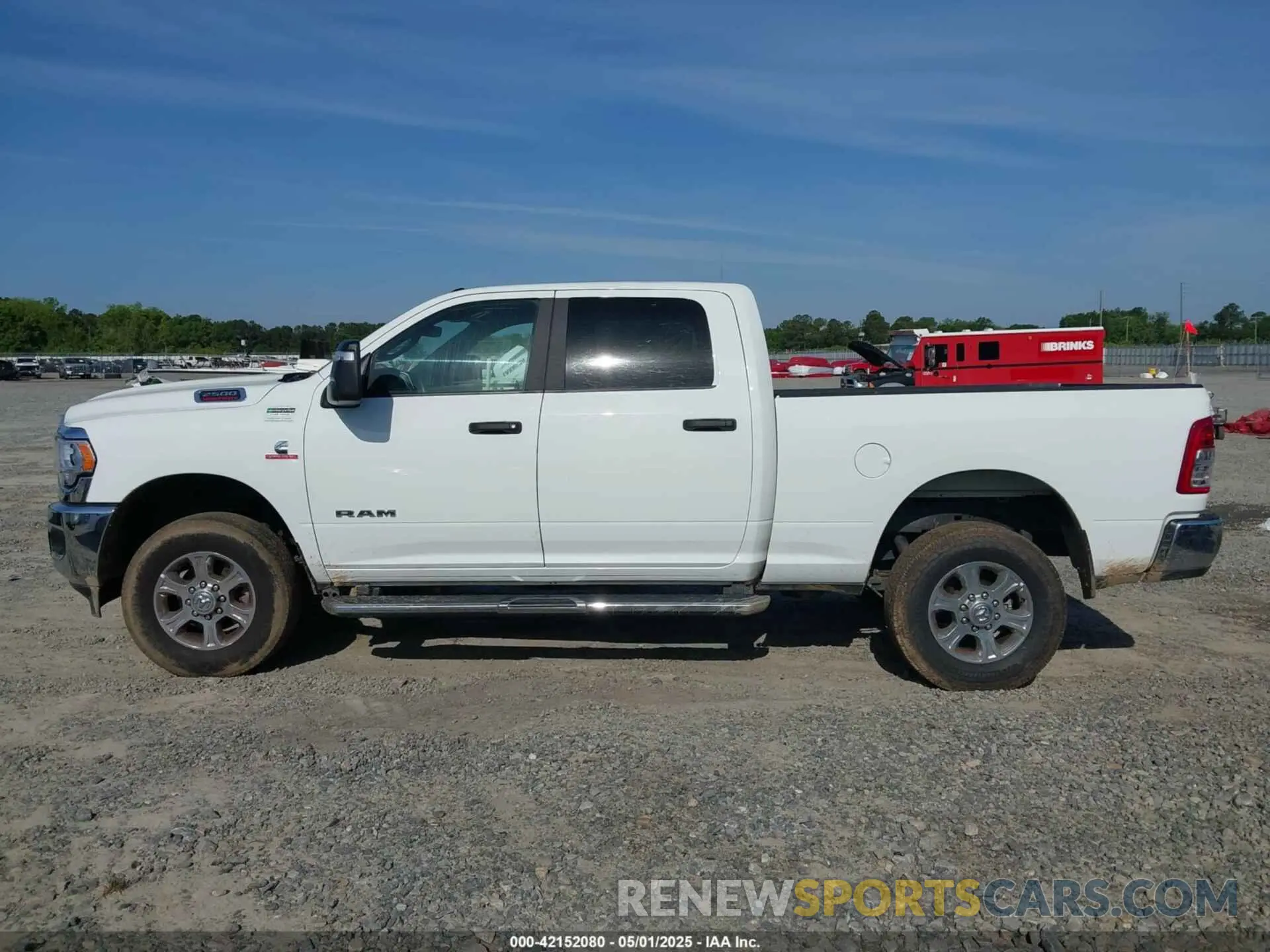 14 fotografías del automóvil dañado 3C6UR5DL5RG291586 RAM 2500 2024