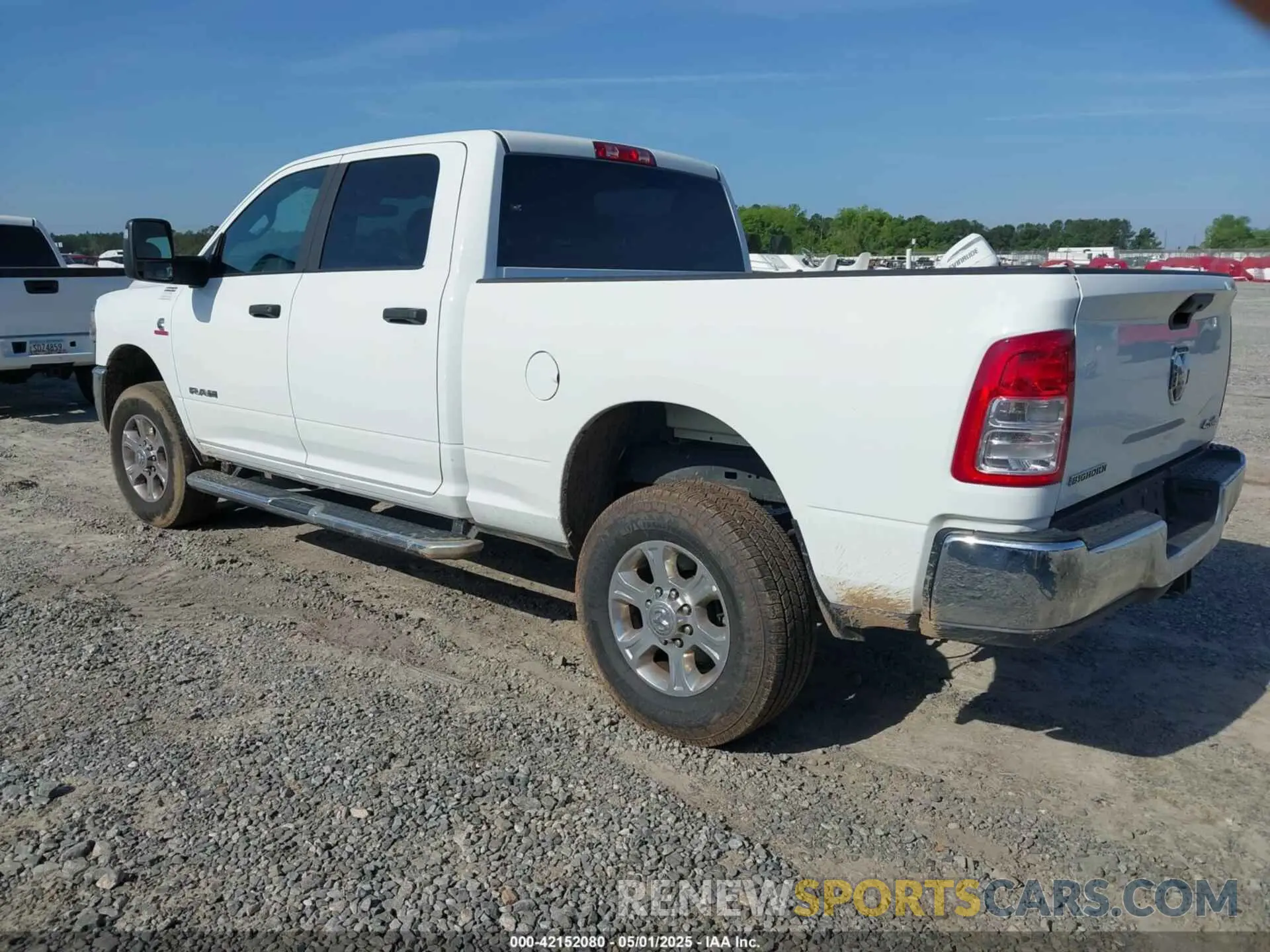 3 fotografías del automóvil dañado 3C6UR5DL5RG291586 RAM 2500 2024