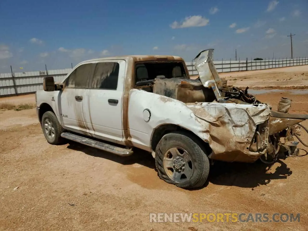 2 fotografías del automóvil dañado 3C6UR5DL6RG106266 RAM 2500 2024