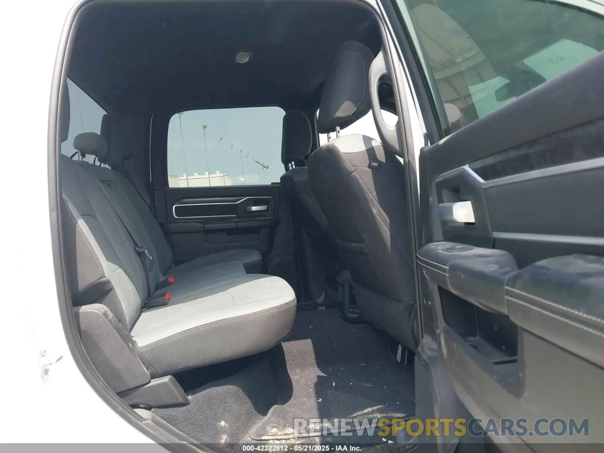 8 fotografías del automóvil dañado 3C6UR5DL6RG157864 RAM 2500 2024