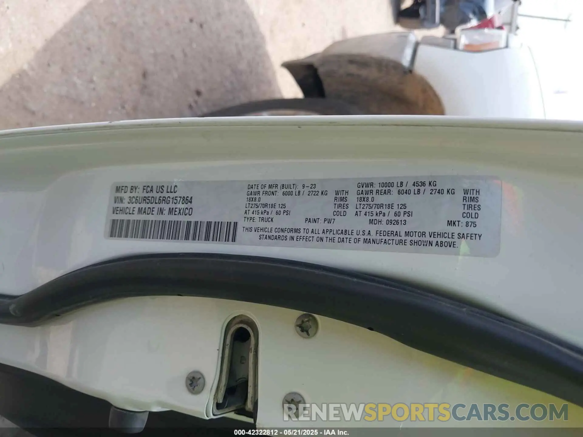 9 fotografías del automóvil dañado 3C6UR5DL6RG157864 RAM 2500 2024