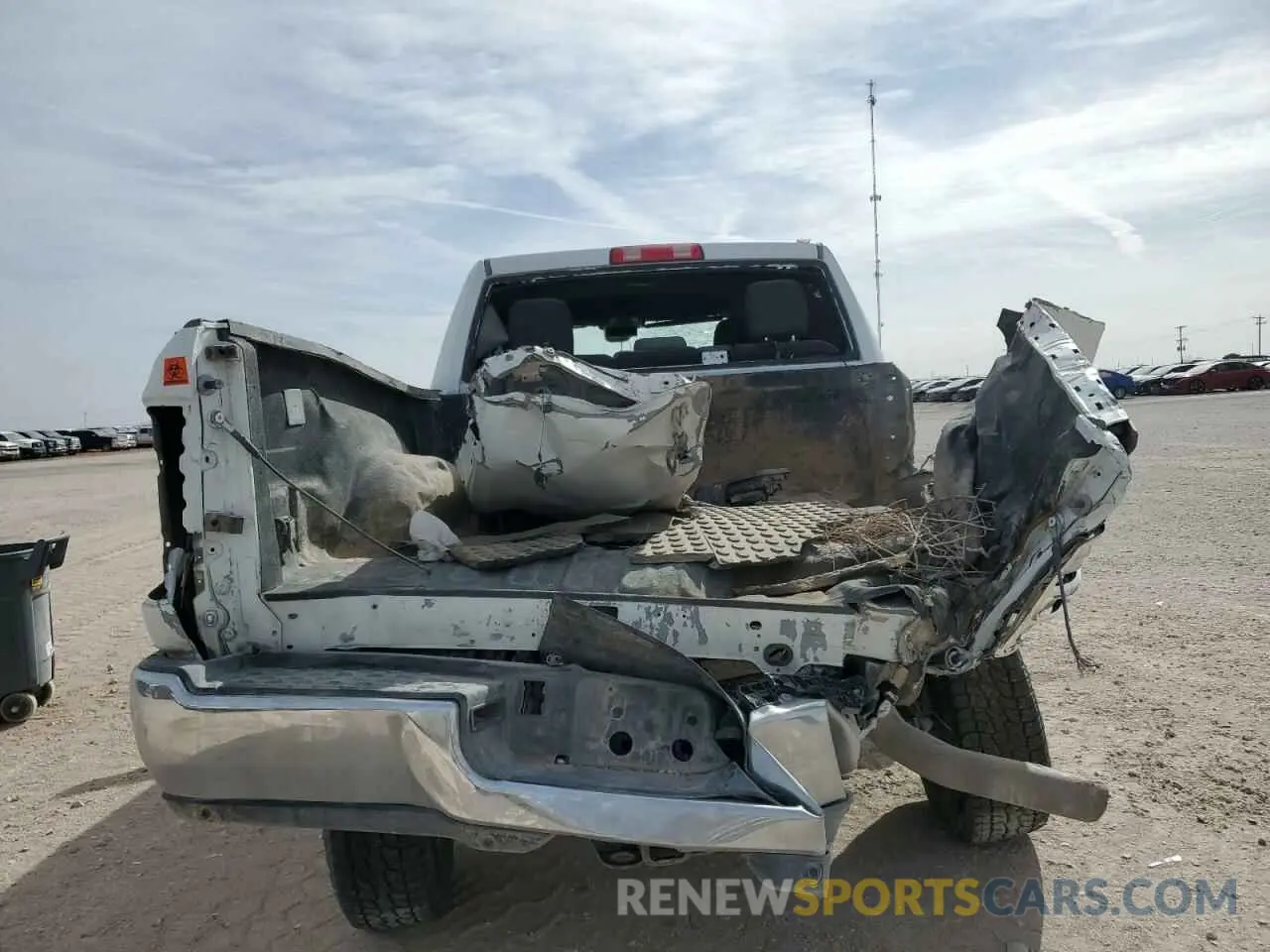 6 fotografías del automóvil dañado 3C6UR5DL7RG105949 RAM 2500 2024