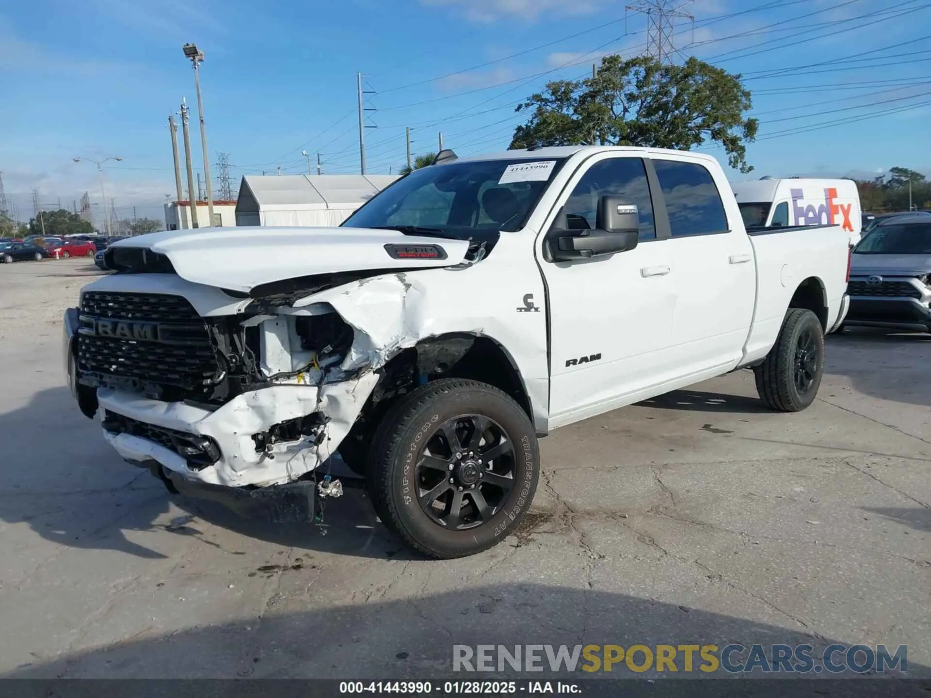 2 fotografías del automóvil dañado 3C6UR5DL7RG144685 RAM 2500 2024