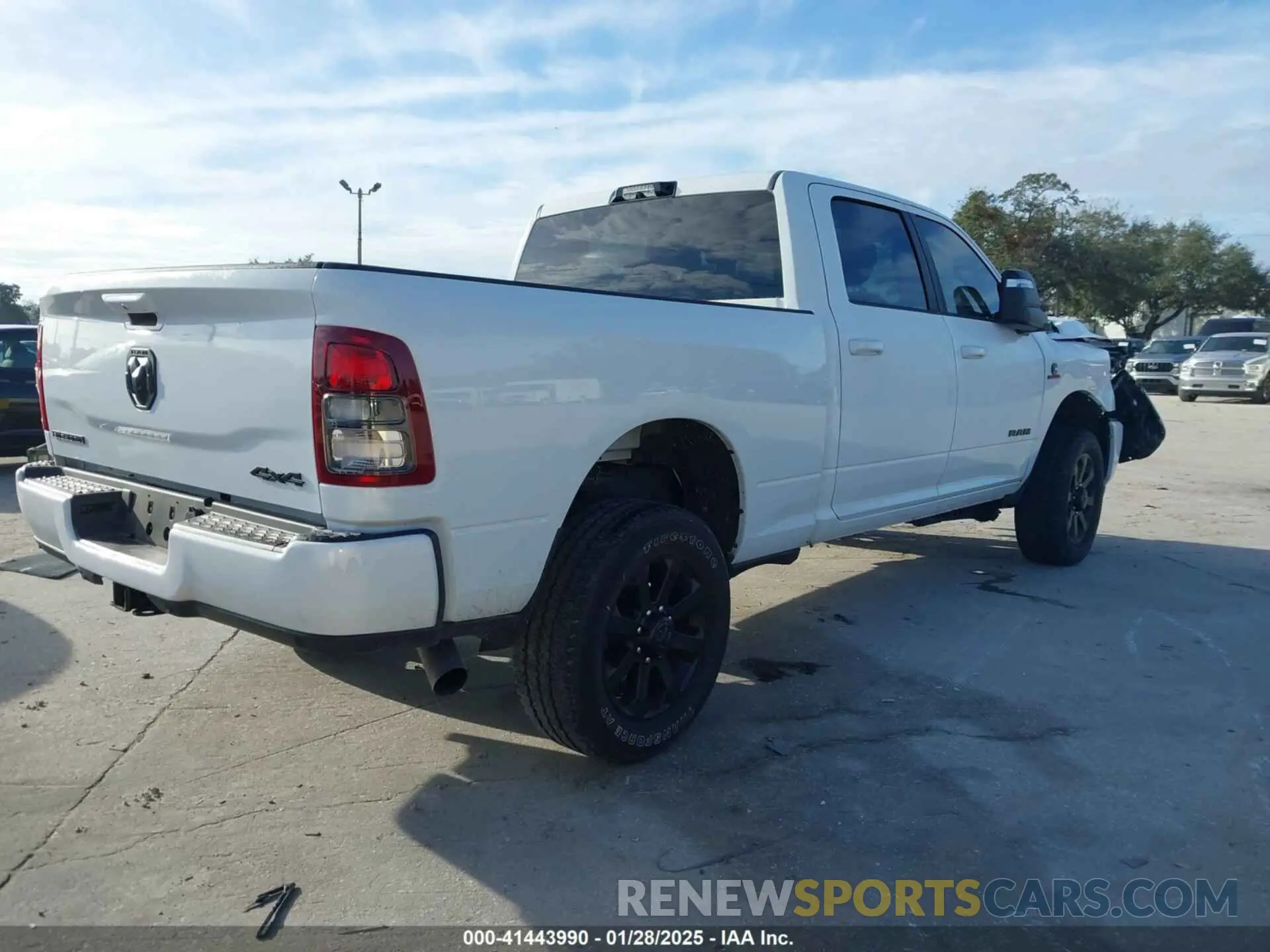 4 fotografías del automóvil dañado 3C6UR5DL7RG144685 RAM 2500 2024