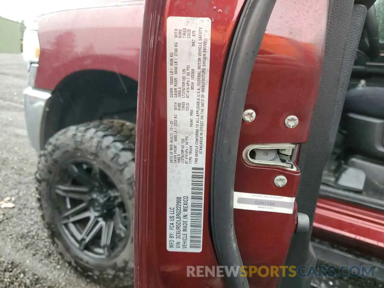12 fotografías del automóvil dañado 3C6UR5DL8RG222908 RAM 2500 2024