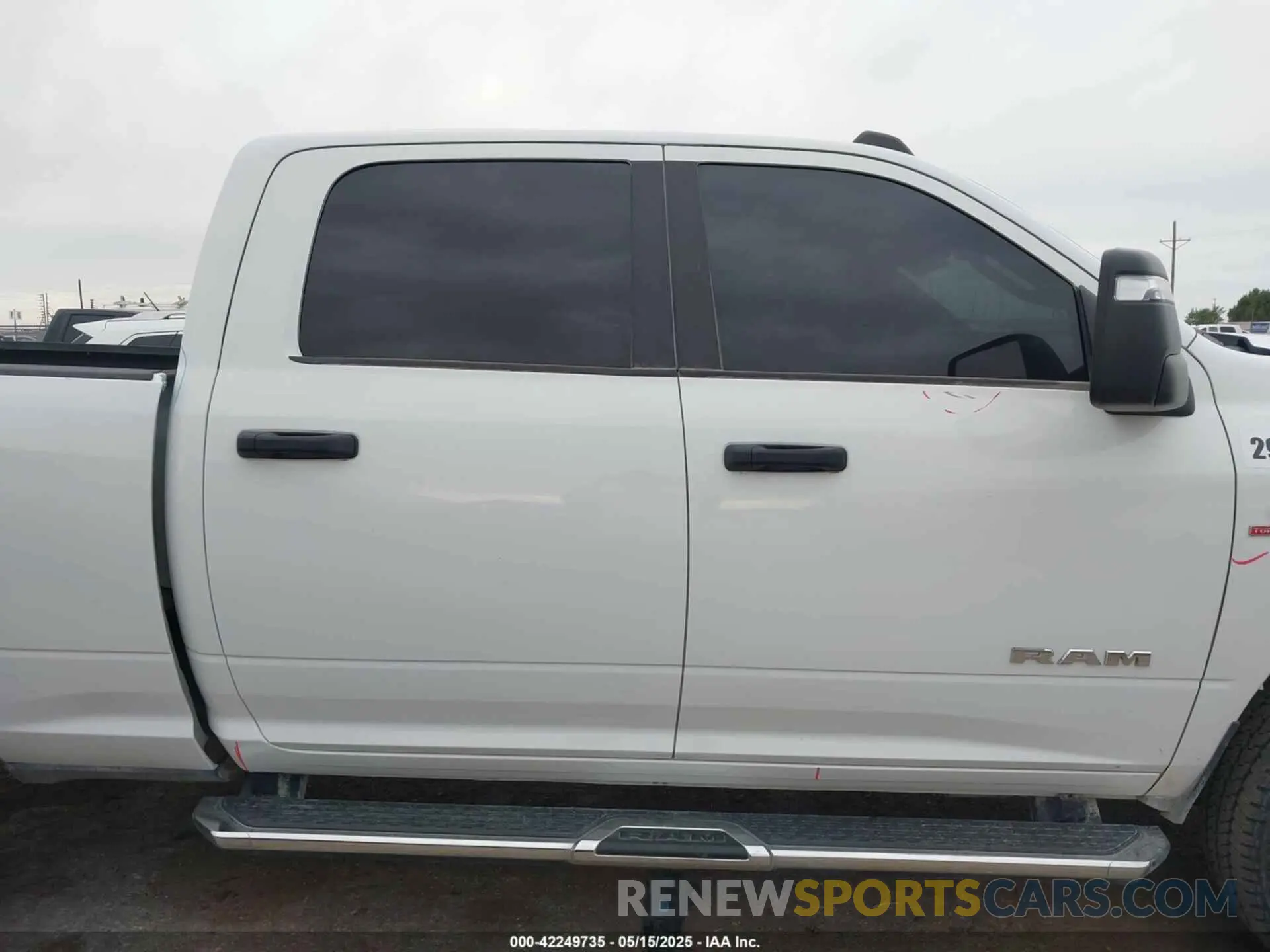 14 fotografías del automóvil dañado 3C6UR5DL8RG233858 RAM 2500 2024