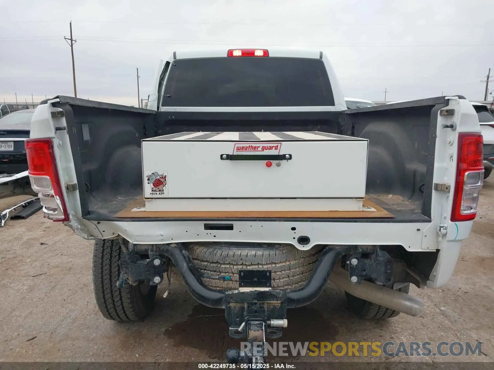 17 fotografías del automóvil dañado 3C6UR5DL8RG233858 RAM 2500 2024
