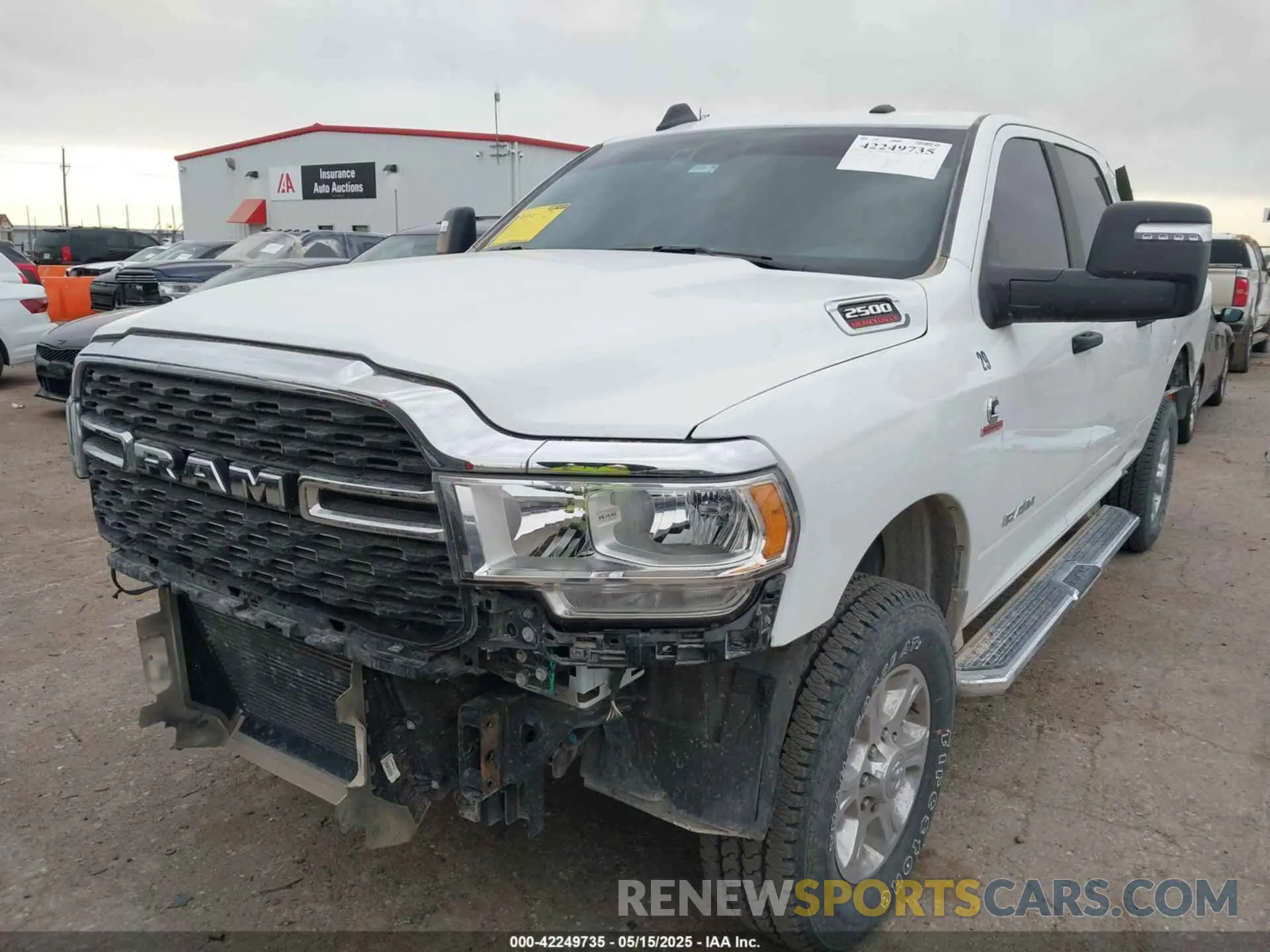 2 fotografías del automóvil dañado 3C6UR5DL8RG233858 RAM 2500 2024