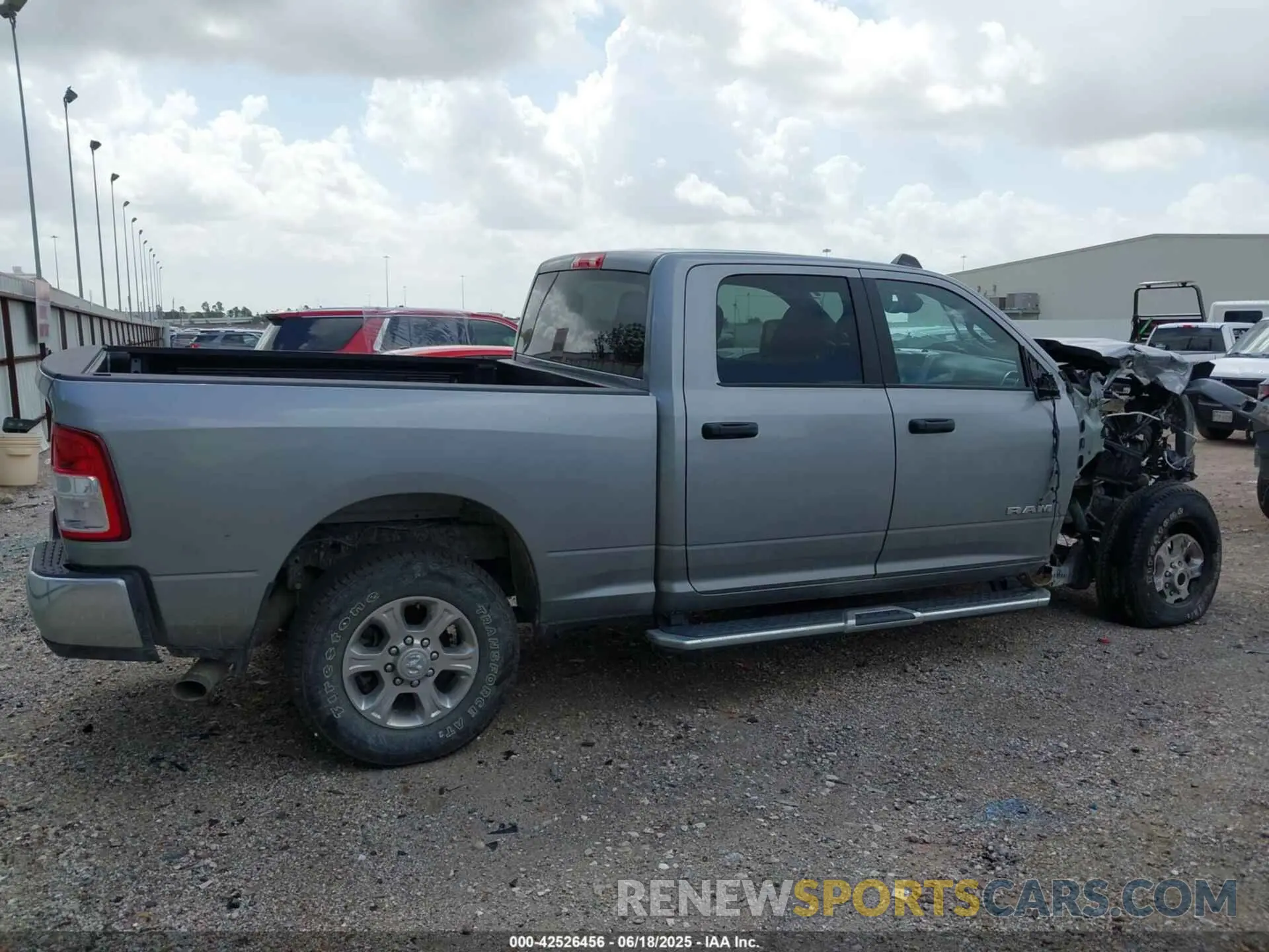 14 fotografías del automóvil dañado 3C6UR5DL8RG343566 RAM 2500 2024
