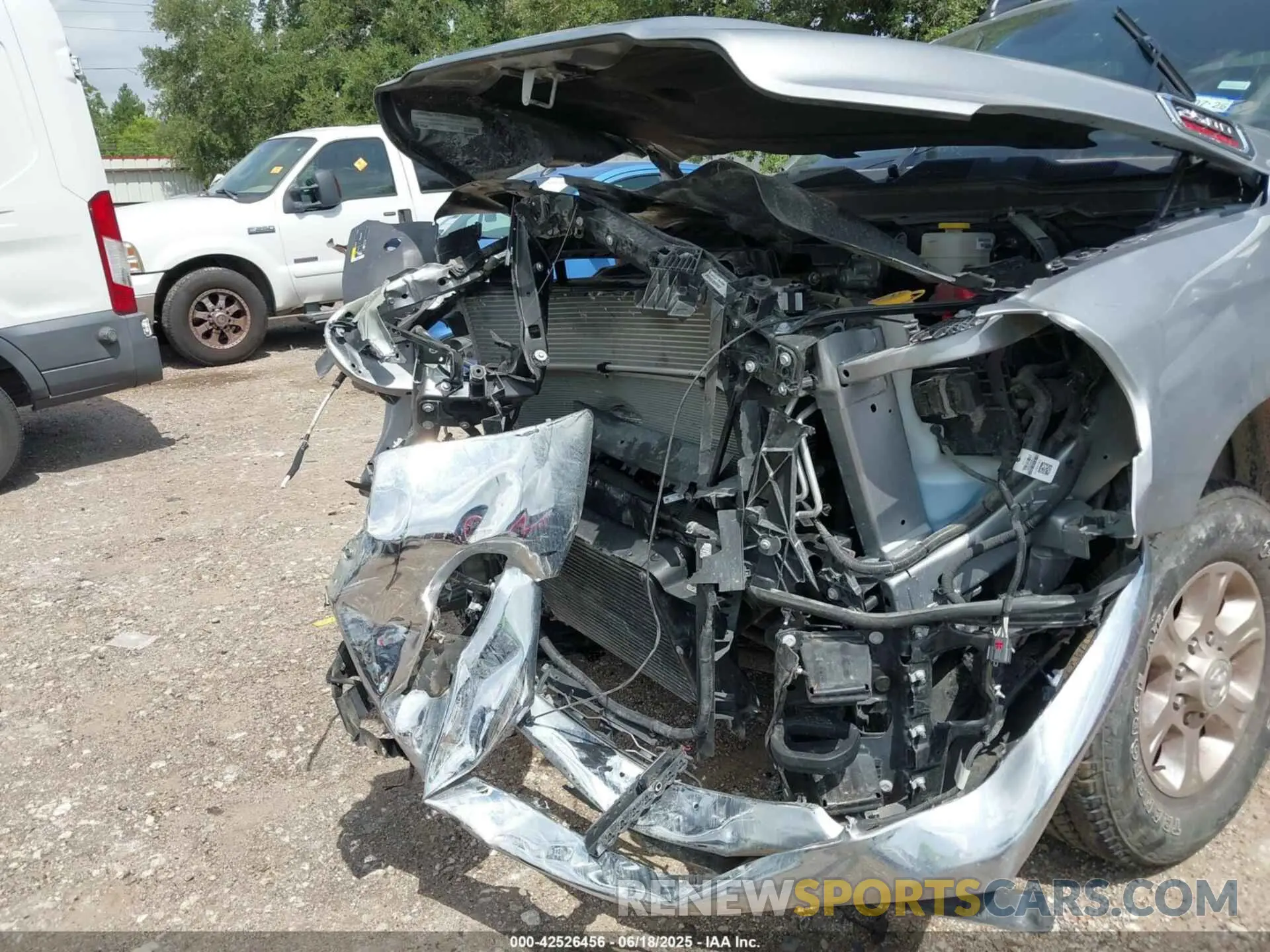 6 fotografías del automóvil dañado 3C6UR5DL8RG343566 RAM 2500 2024