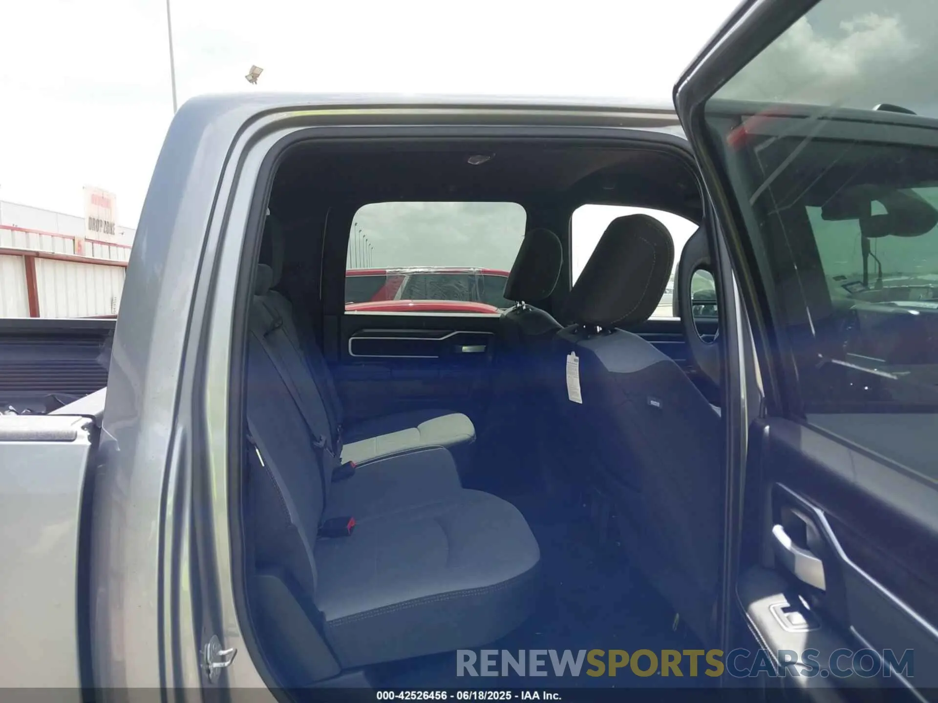 8 fotografías del automóvil dañado 3C6UR5DL8RG343566 RAM 2500 2024