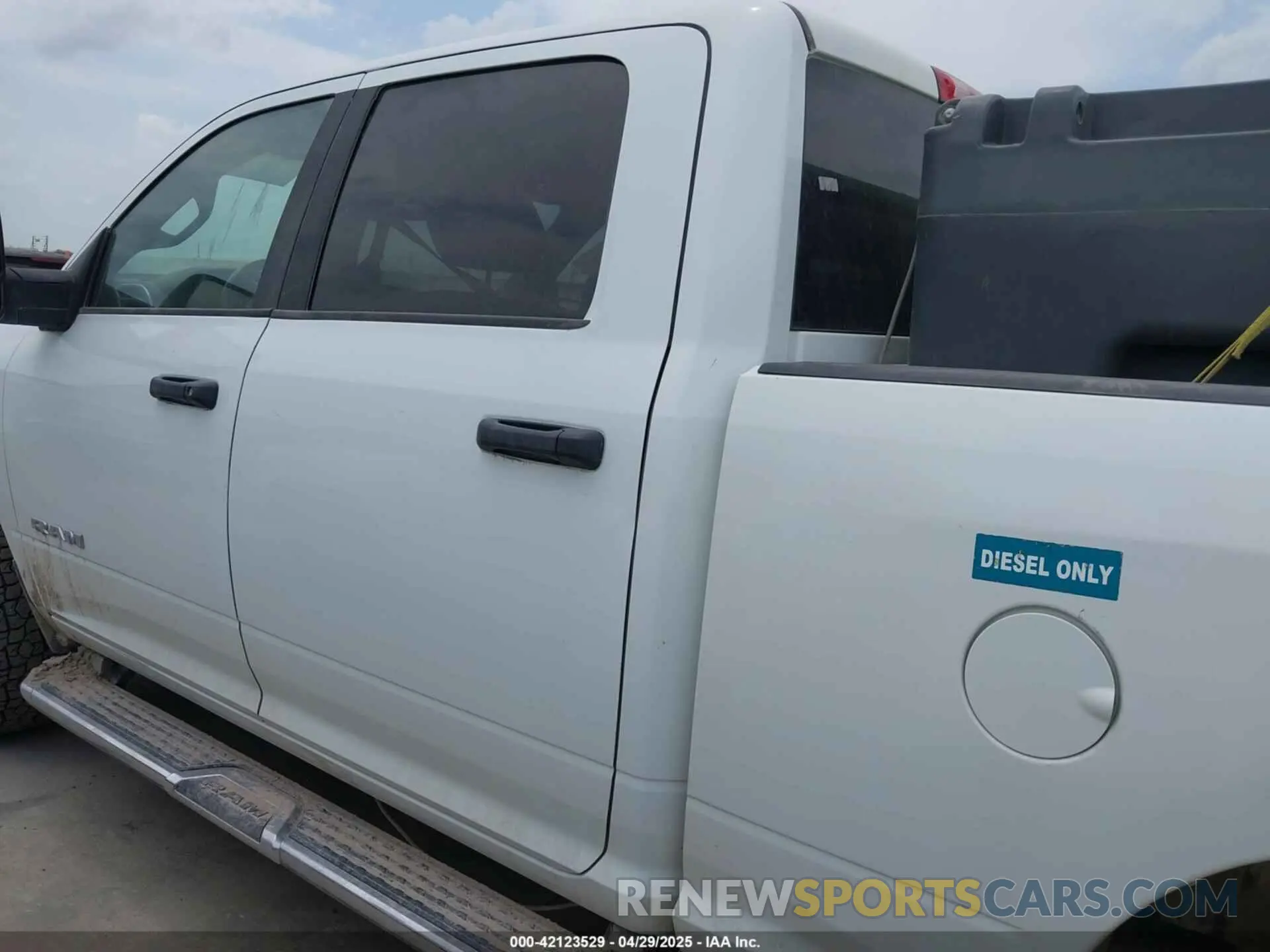 14 fotografías del automóvil dañado 3C6UR5DL9RG157986 RAM 2500 2024