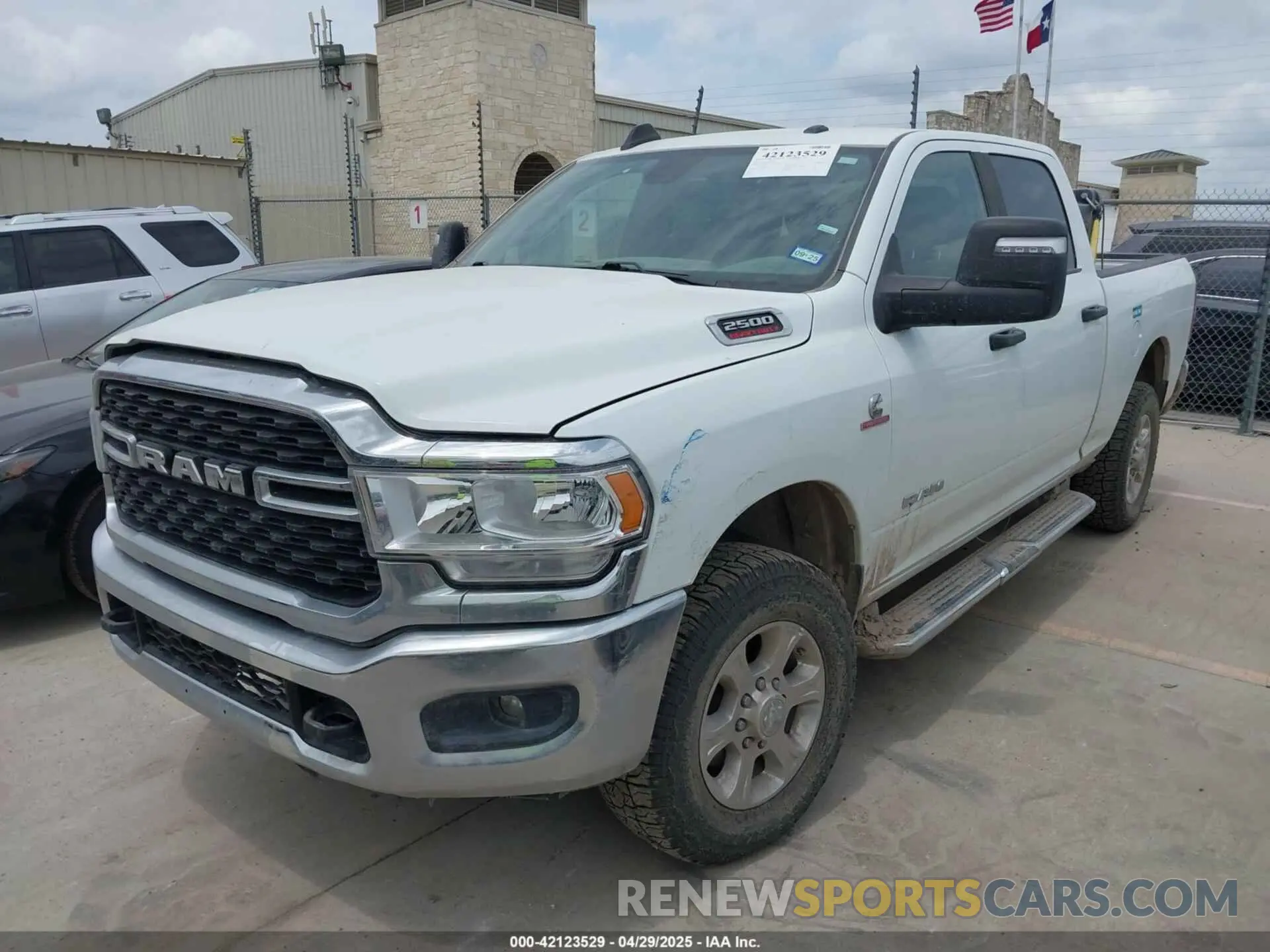2 fotografías del automóvil dañado 3C6UR5DL9RG157986 RAM 2500 2024