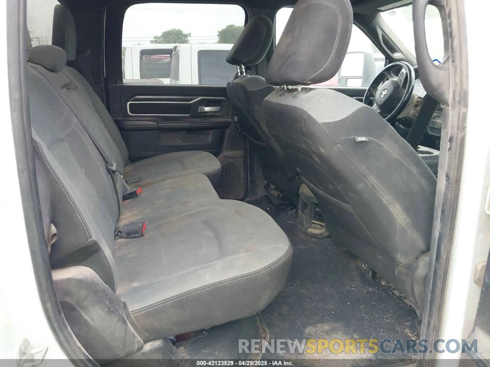 8 fotografías del automóvil dañado 3C6UR5DL9RG157986 RAM 2500 2024