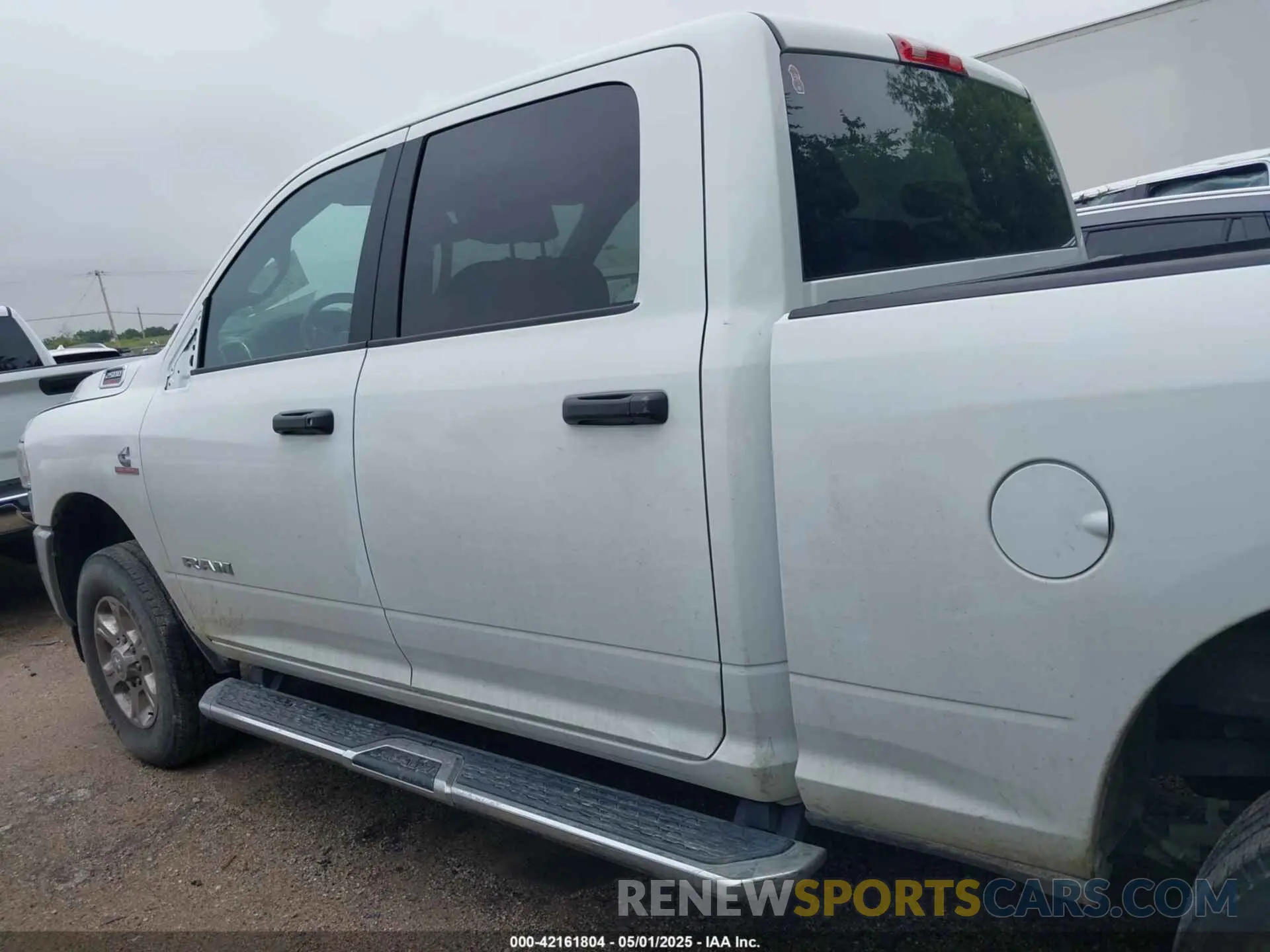 14 fotografías del automóvil dañado 3C6UR5DL9RG283488 RAM 2500 2024
