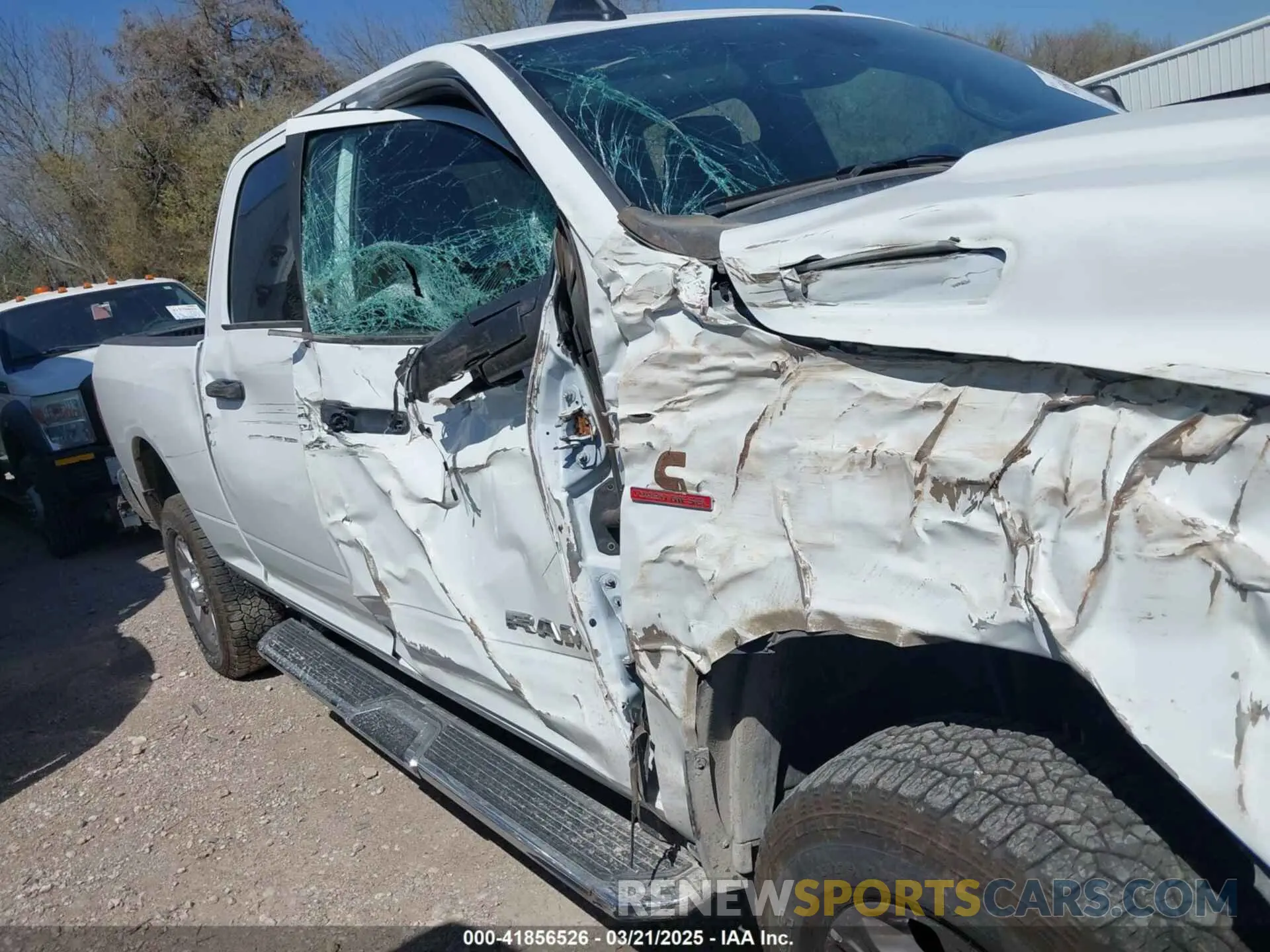 13 fotografías del automóvil dañado 3C6UR5DL9RG291347 RAM 2500 2024