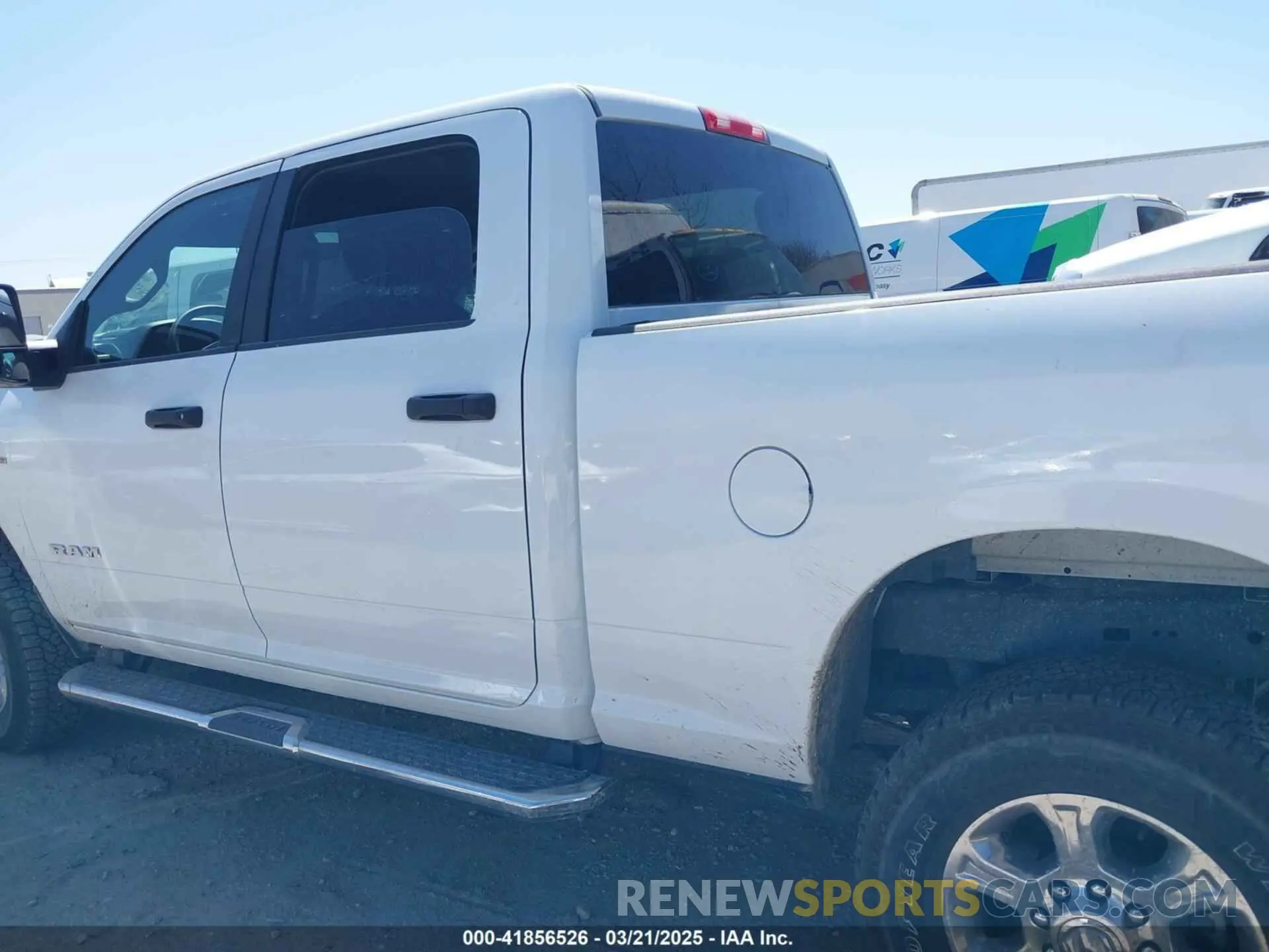 14 fotografías del automóvil dañado 3C6UR5DL9RG291347 RAM 2500 2024