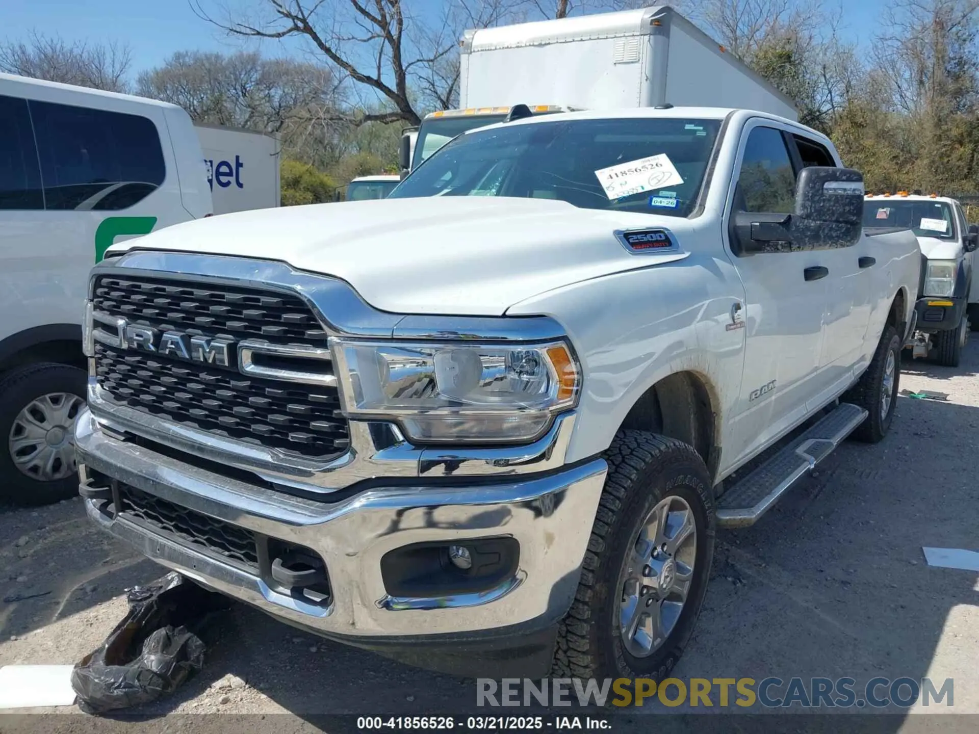 2 fotografías del automóvil dañado 3C6UR5DL9RG291347 RAM 2500 2024
