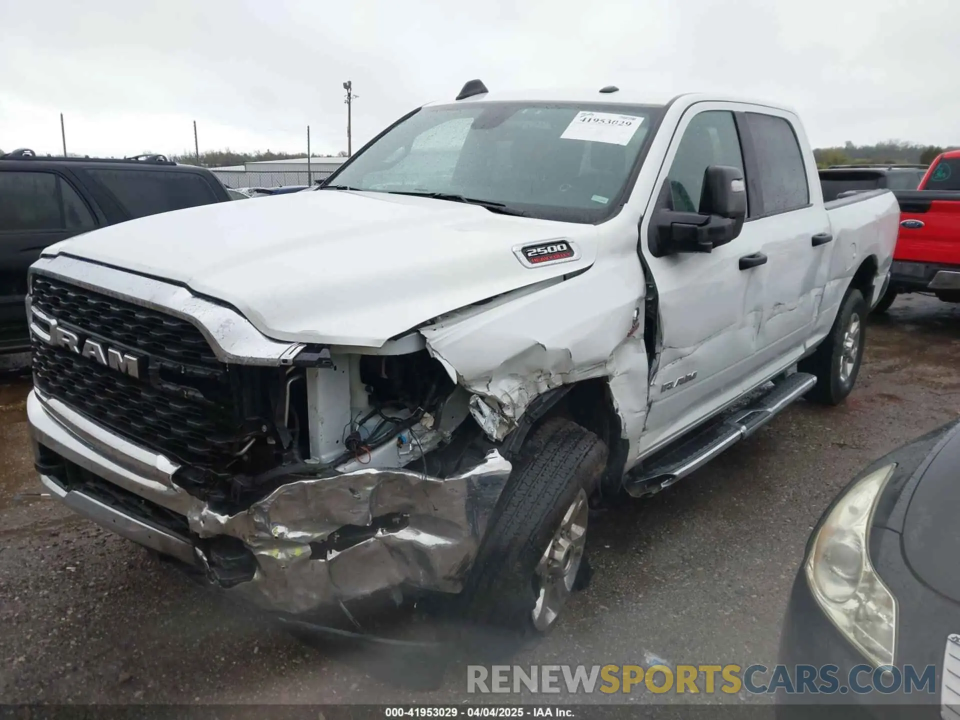 2 fotografías del automóvil dañado 3C6UR5DLXRG303523 RAM 2500 2024