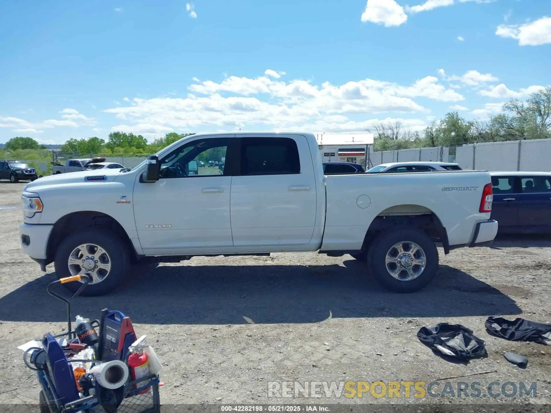 14 fotografías del automóvil dañado 3C6UR5DLXRG322170 RAM 2500 2024
