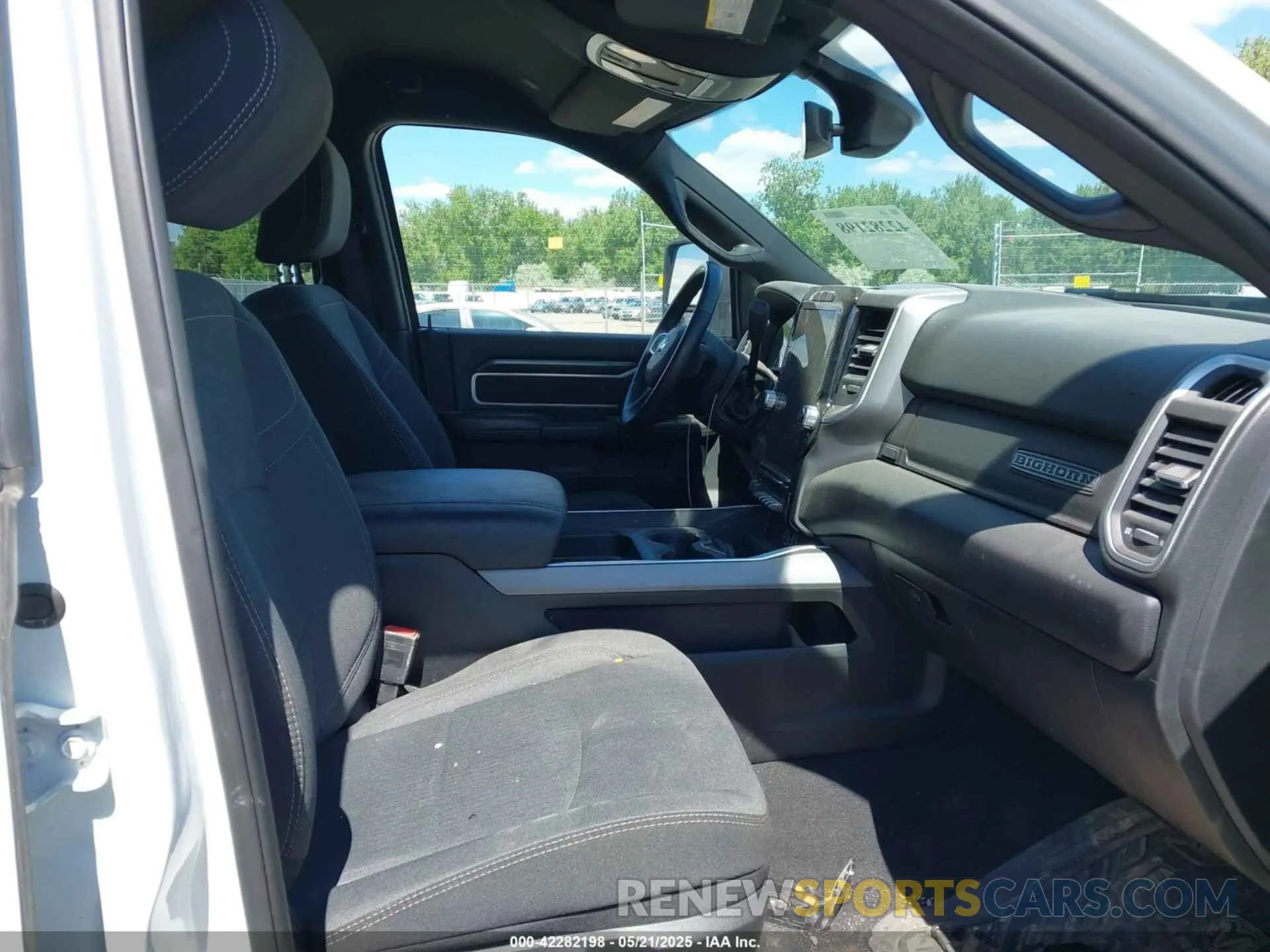 5 fotografías del automóvil dañado 3C6UR5DLXRG322170 RAM 2500 2024