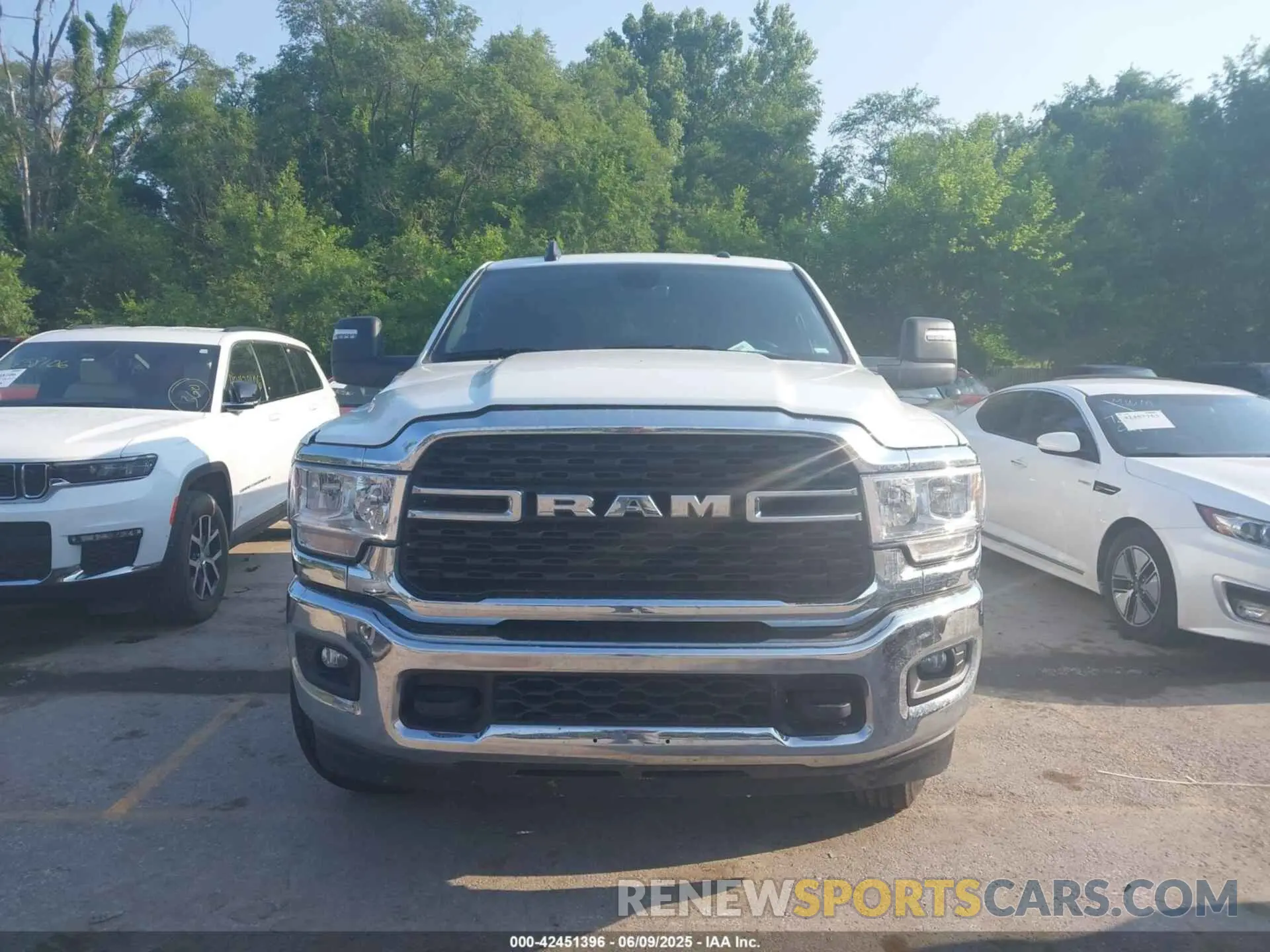 13 fotografías del automóvil dañado 3C6UR5DLXRG338711 RAM 2500 2024