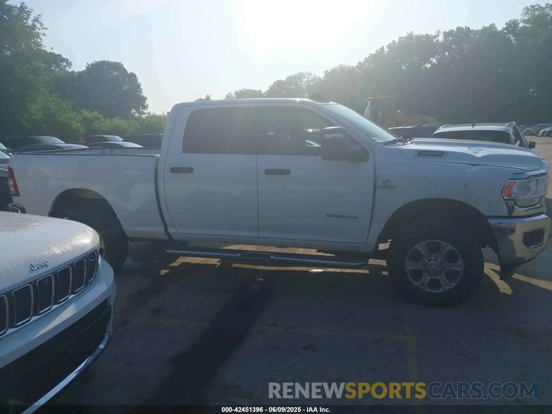 14 fotografías del automóvil dañado 3C6UR5DLXRG338711 RAM 2500 2024