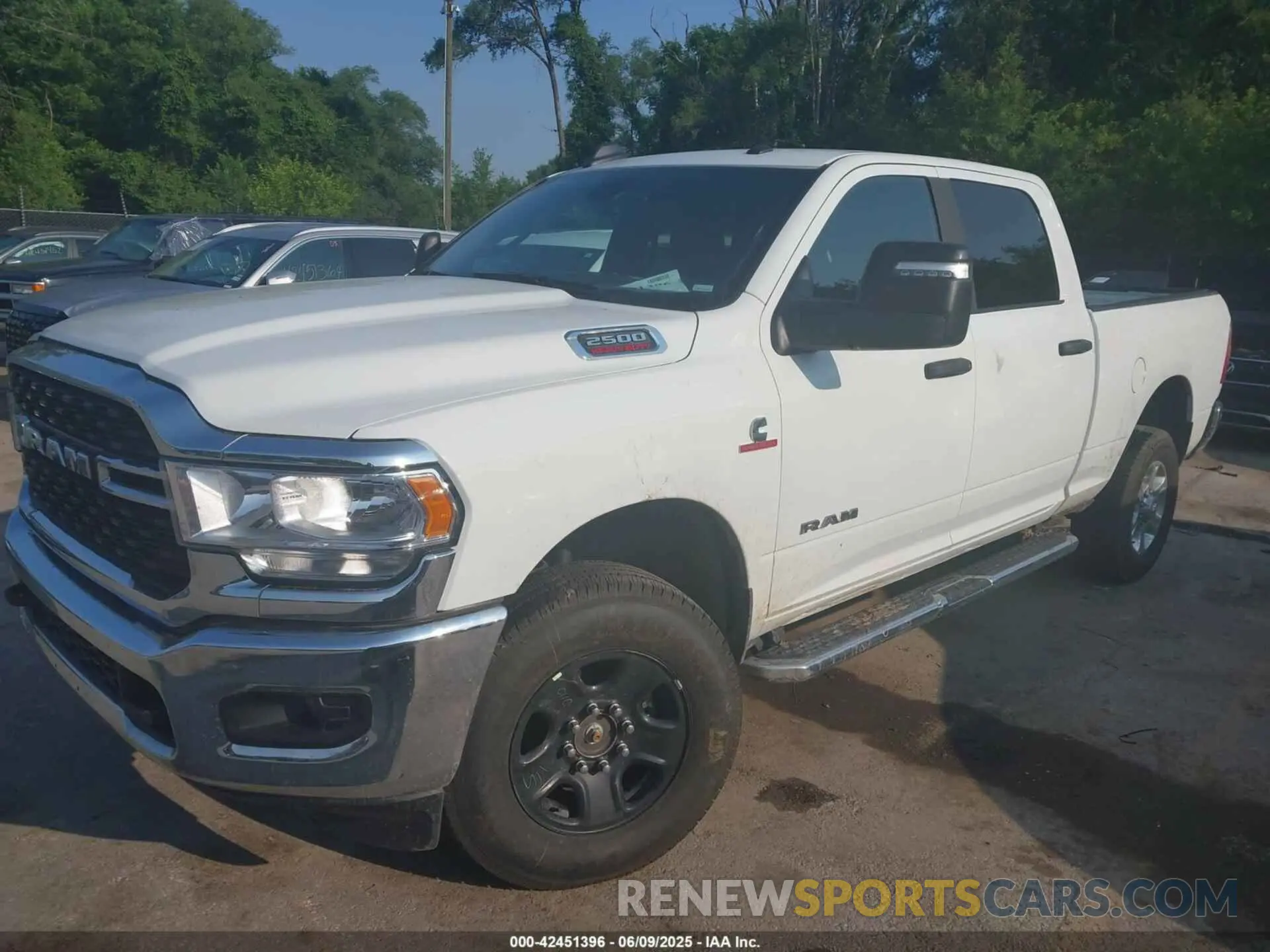 2 fotografías del automóvil dañado 3C6UR5DLXRG338711 RAM 2500 2024