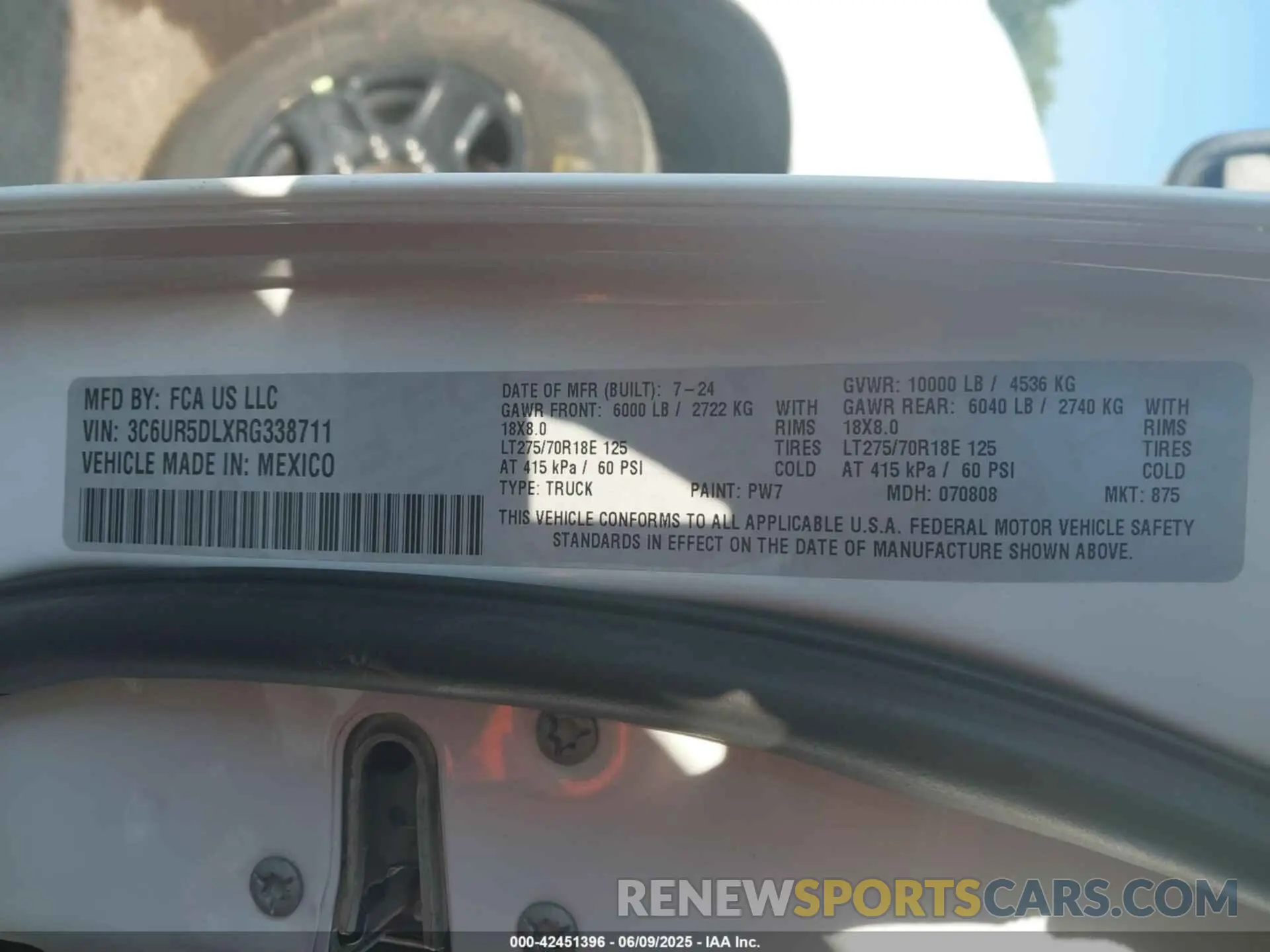 9 fotografías del automóvil dañado 3C6UR5DLXRG338711 RAM 2500 2024