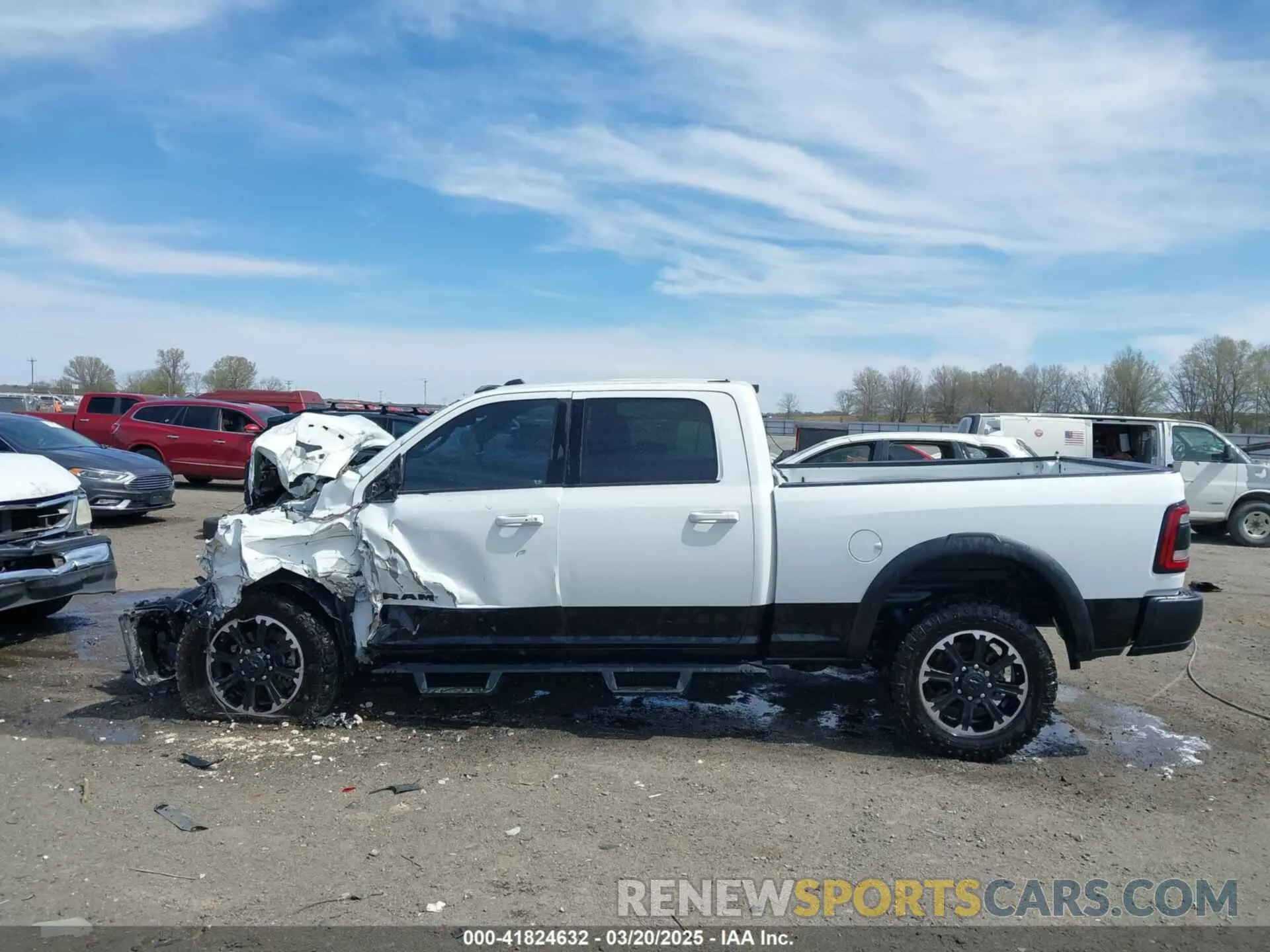 14 fotografías del automóvil dañado 3C6UR5EJ2RG278405 RAM 2500 2024