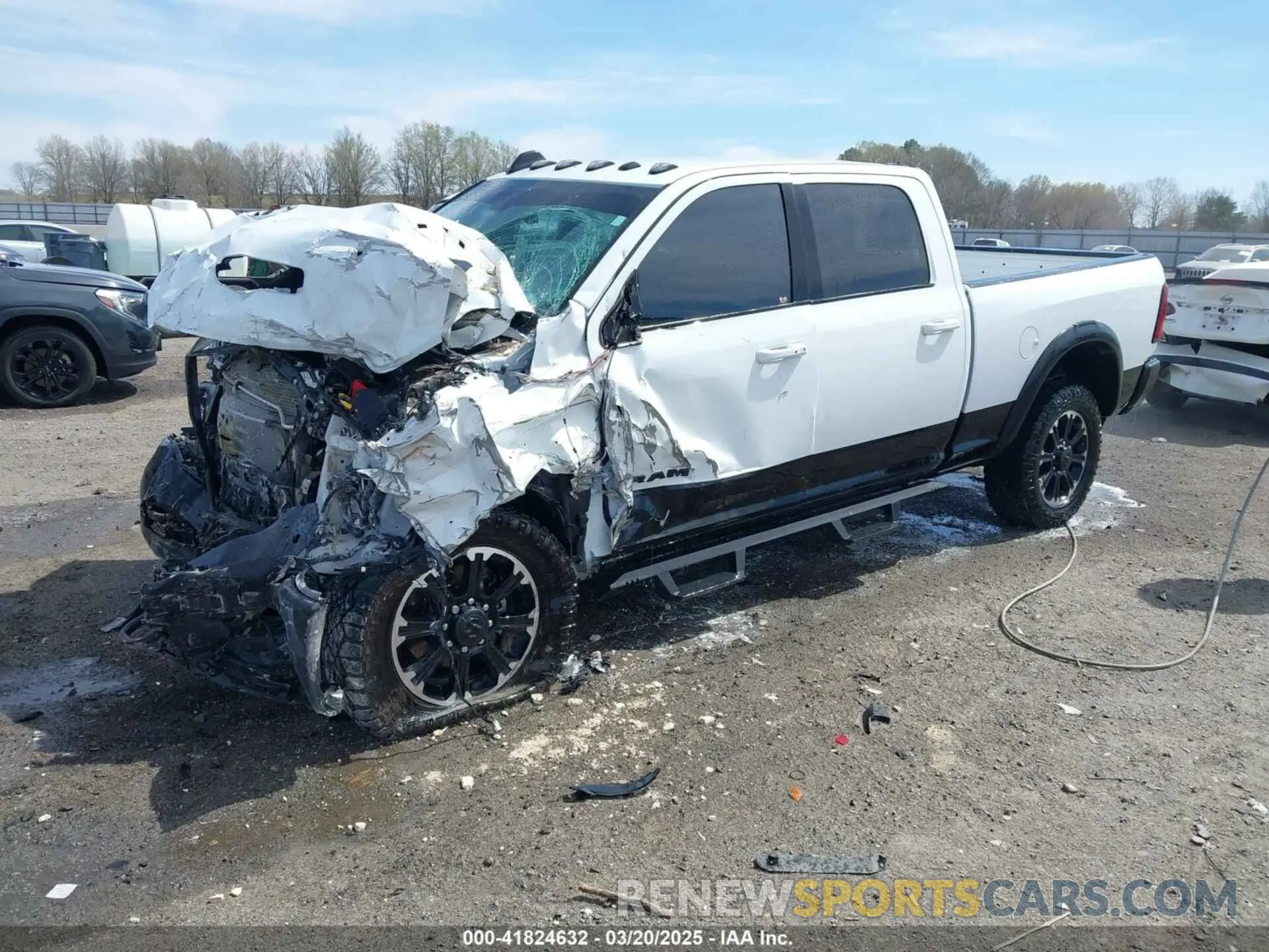 2 fotografías del automóvil dañado 3C6UR5EJ2RG278405 RAM 2500 2024