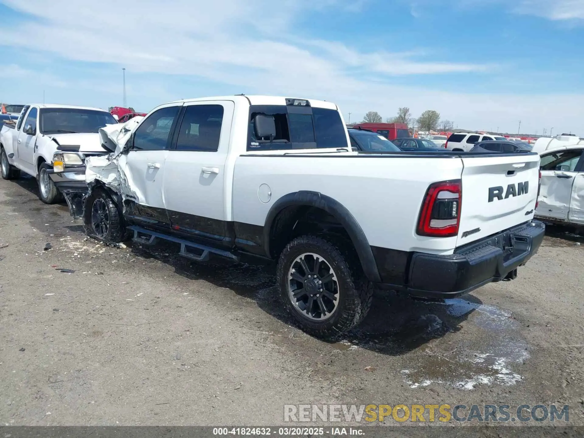 3 fotografías del automóvil dañado 3C6UR5EJ2RG278405 RAM 2500 2024