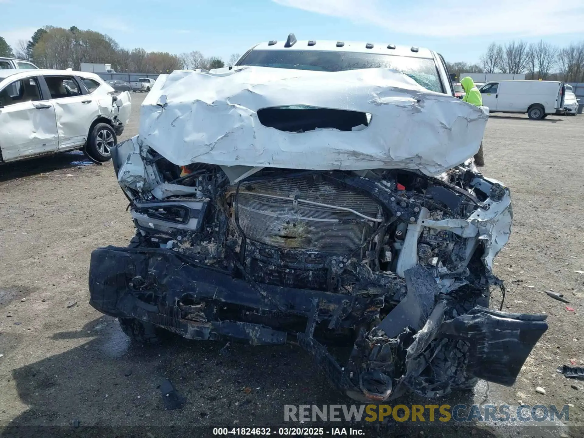 6 fotografías del automóvil dañado 3C6UR5EJ2RG278405 RAM 2500 2024