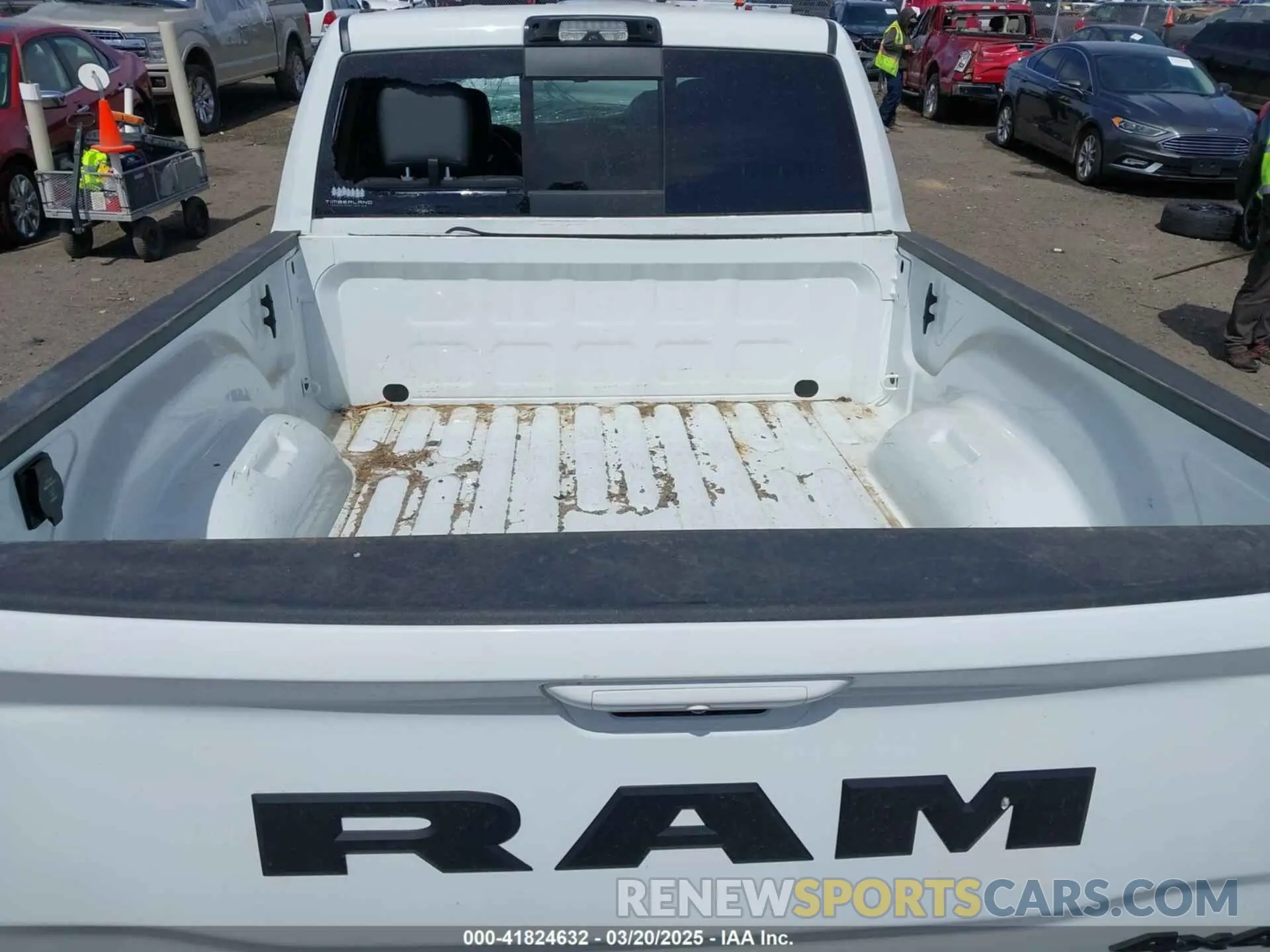 8 fotografías del automóvil dañado 3C6UR5EJ2RG278405 RAM 2500 2024