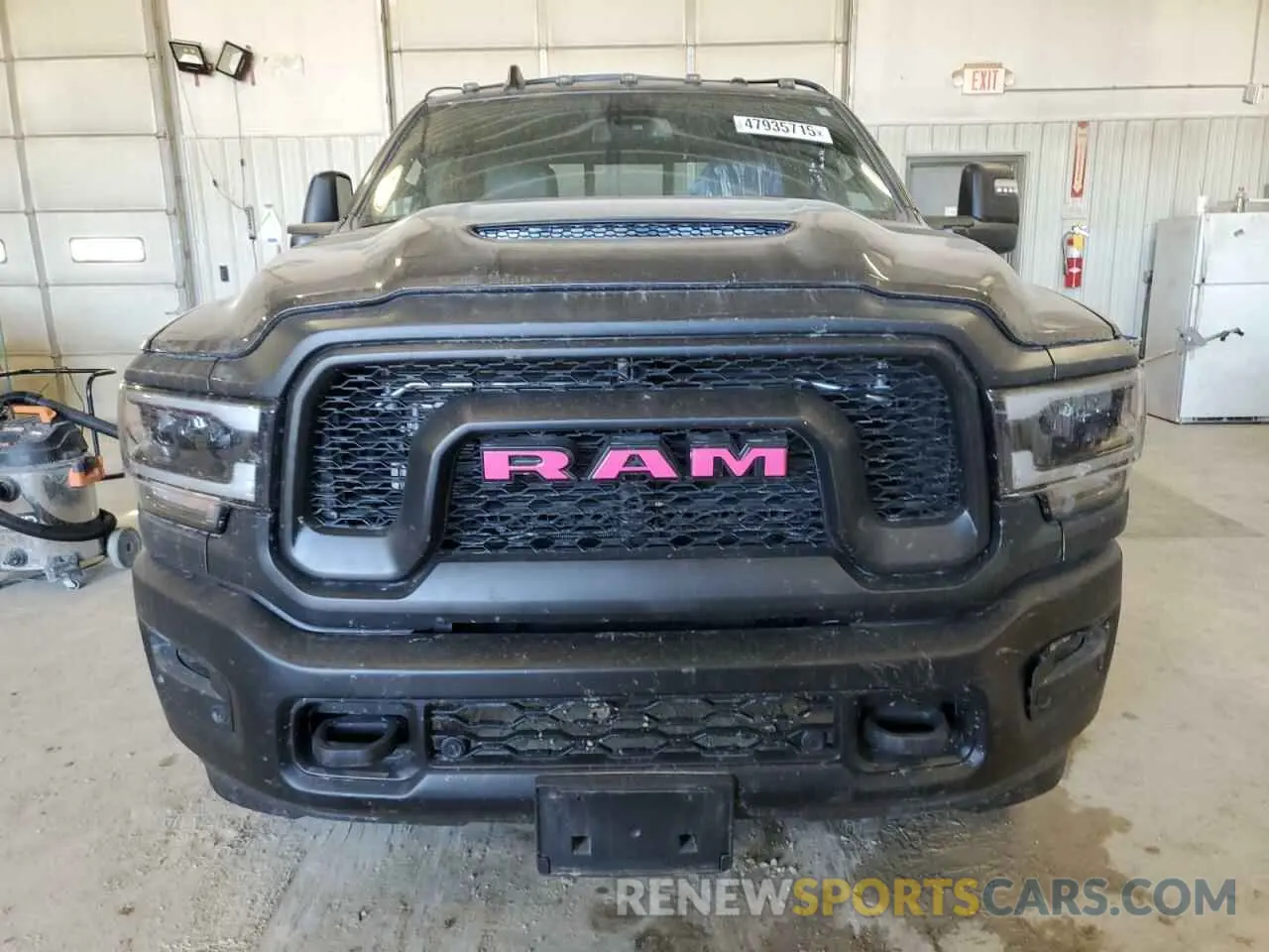 5 fotografías del automóvil dañado 3C6UR5EJ6RG160289 RAM 2500 2024