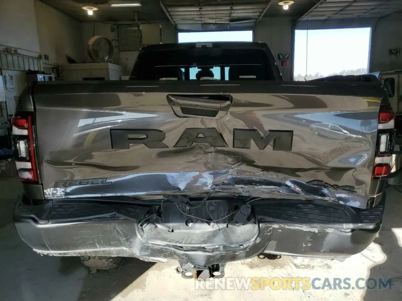 6 fotografías del automóvil dañado 3C6UR5EJ6RG160289 RAM 2500 2024