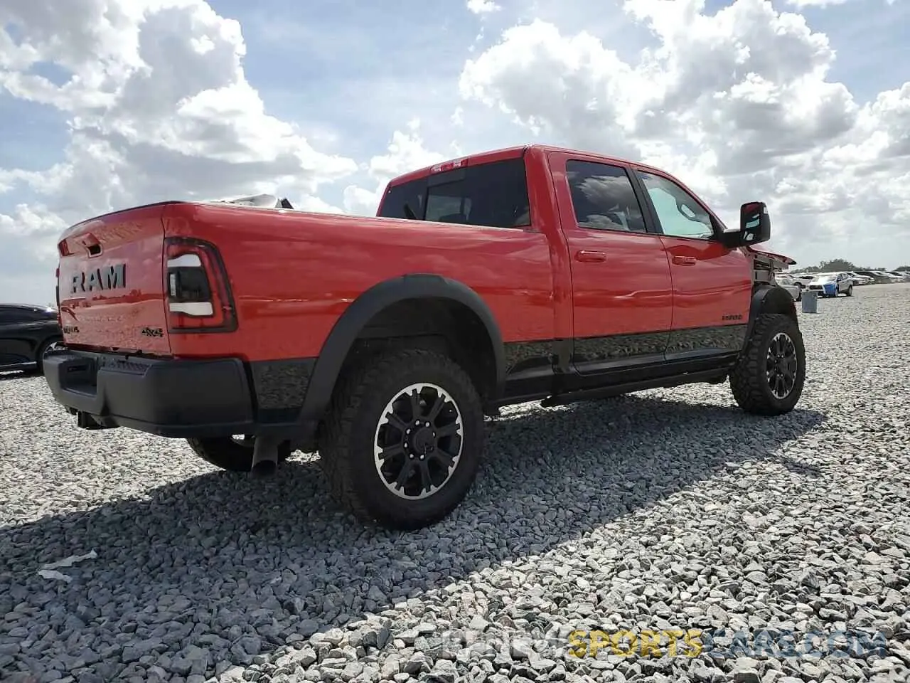 3 fotografías del automóvil dañado 3C6UR5EL0RG207351 RAM 2500 2024