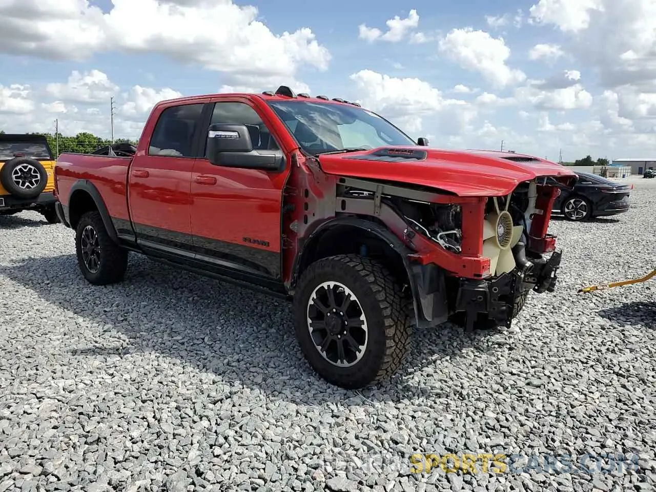 4 fotografías del automóvil dañado 3C6UR5EL0RG207351 RAM 2500 2024