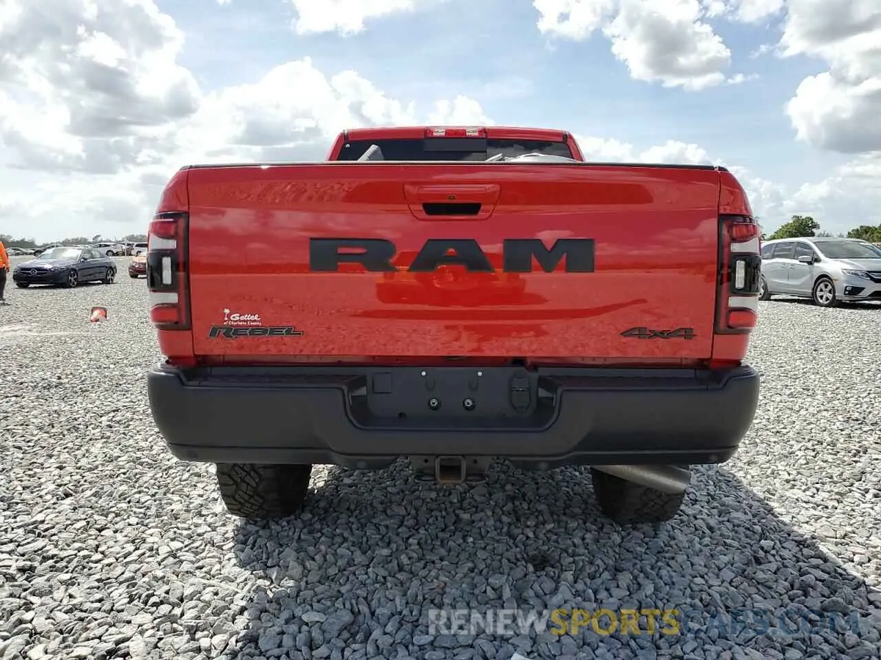 6 fotografías del automóvil dañado 3C6UR5EL0RG207351 RAM 2500 2024