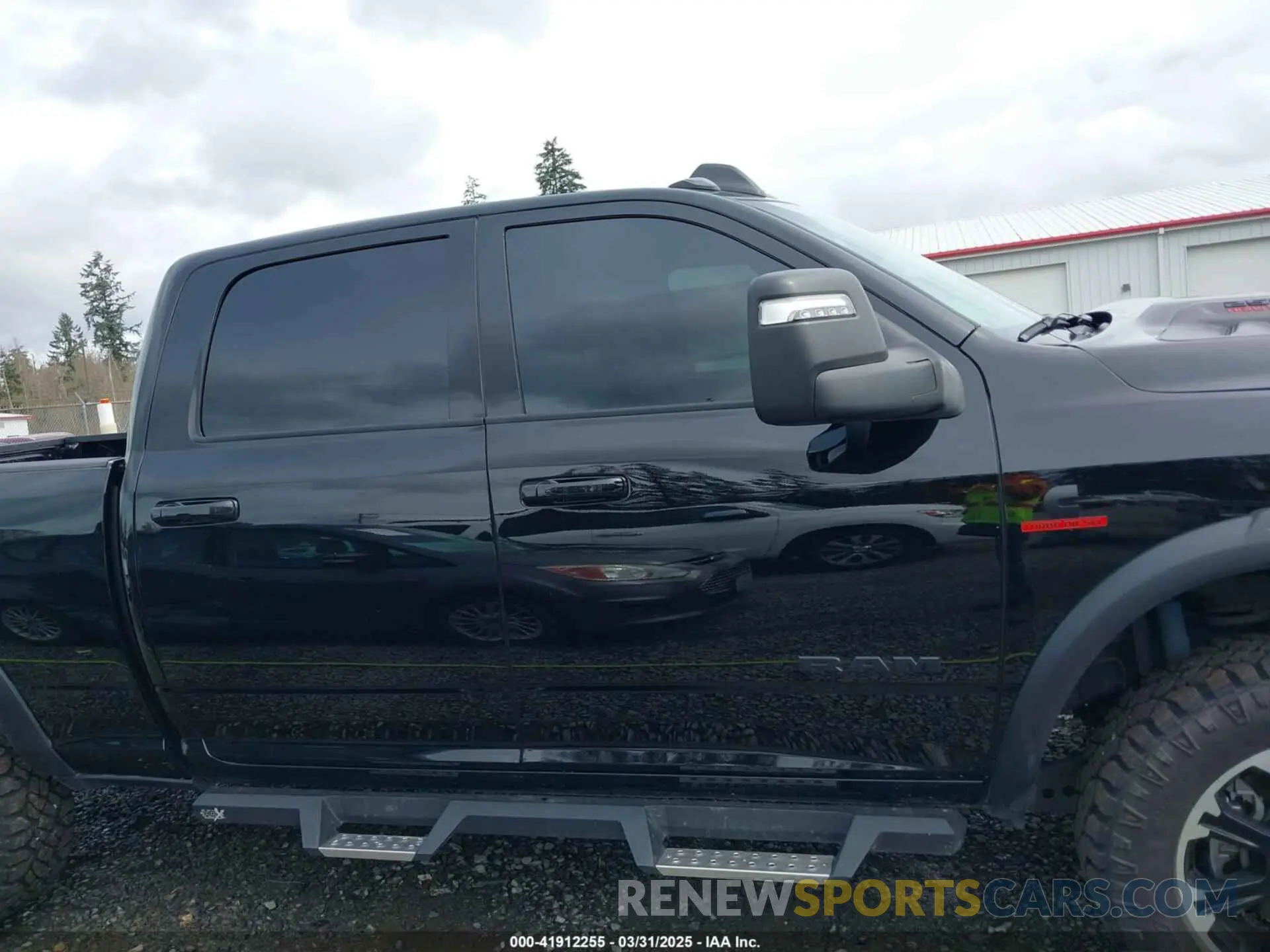 14 fotografías del automóvil dañado 3C6UR5EL1RG238463 RAM 2500 2024