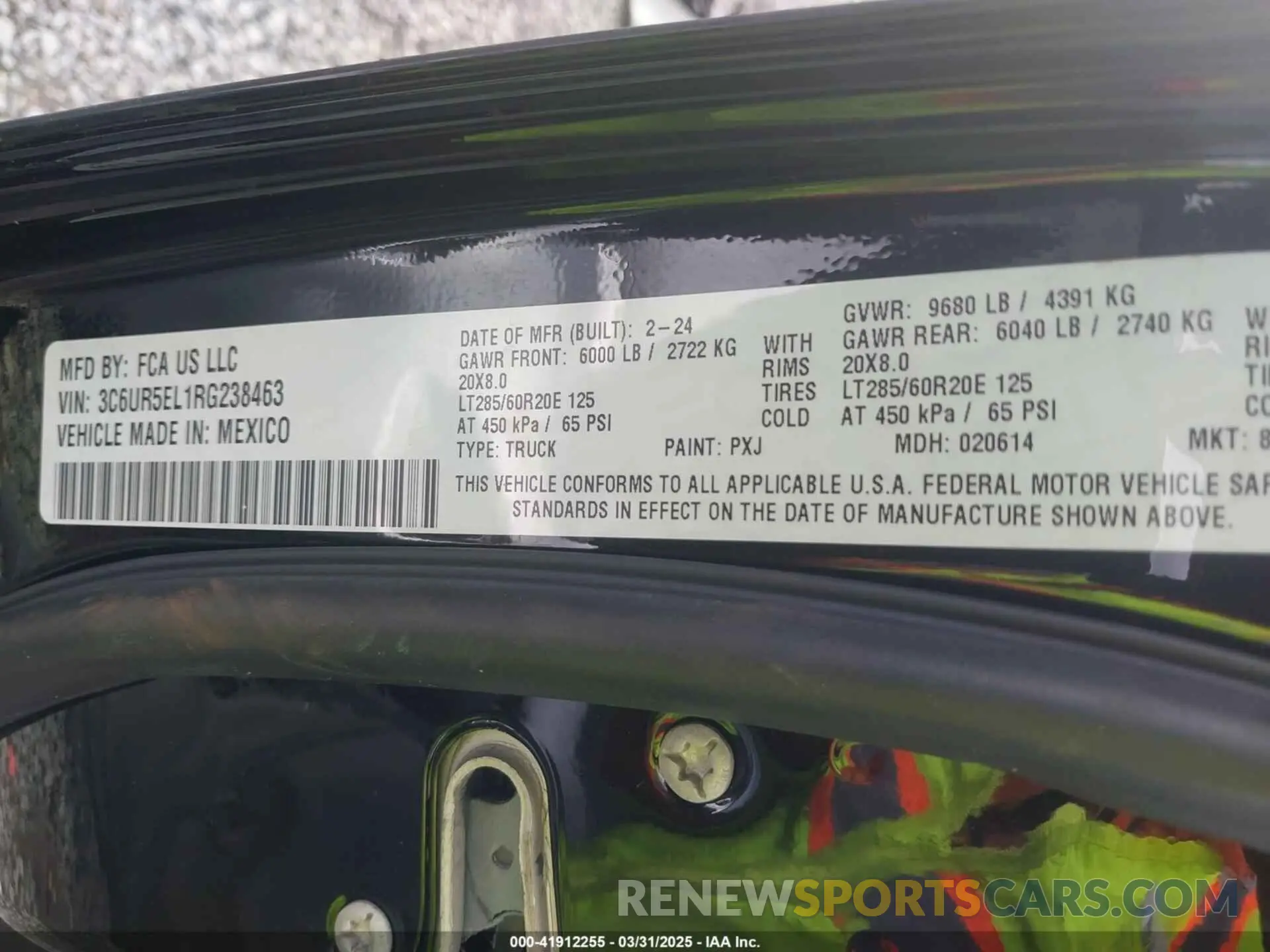 9 fotografías del automóvil dañado 3C6UR5EL1RG238463 RAM 2500 2024