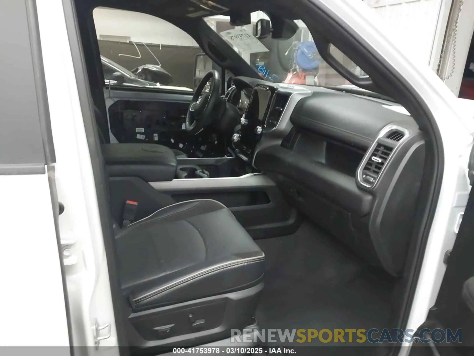 5 fotografías del automóvil dañado 3C6UR5FJ7RG143466 RAM 2500 2024