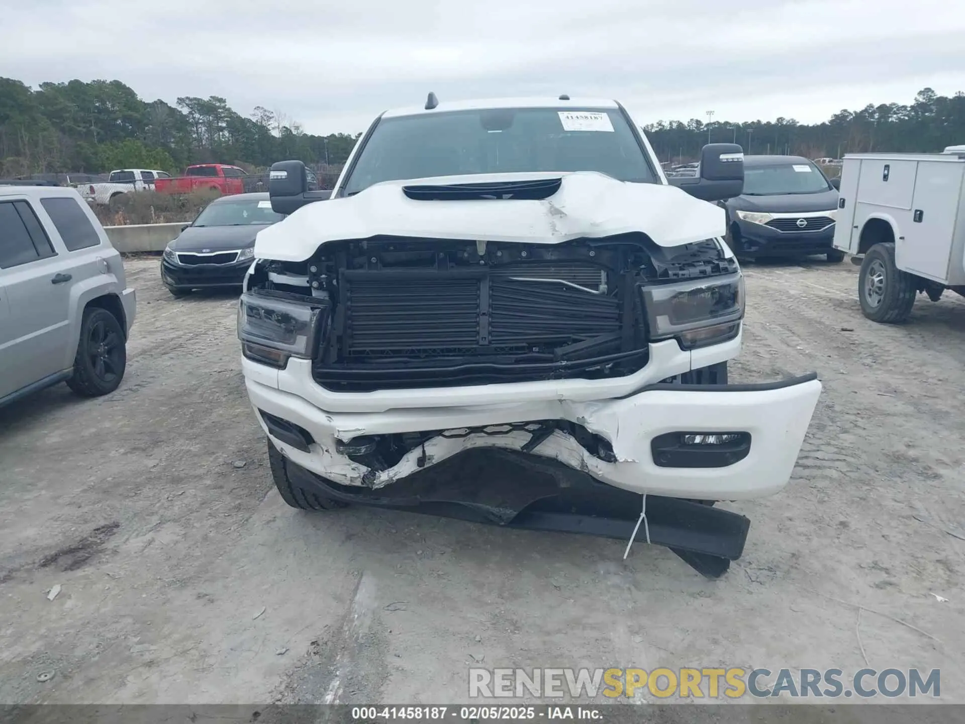 12 fotografías del automóvil dañado 3C6UR5FL1RG252877 RAM 2500 2024