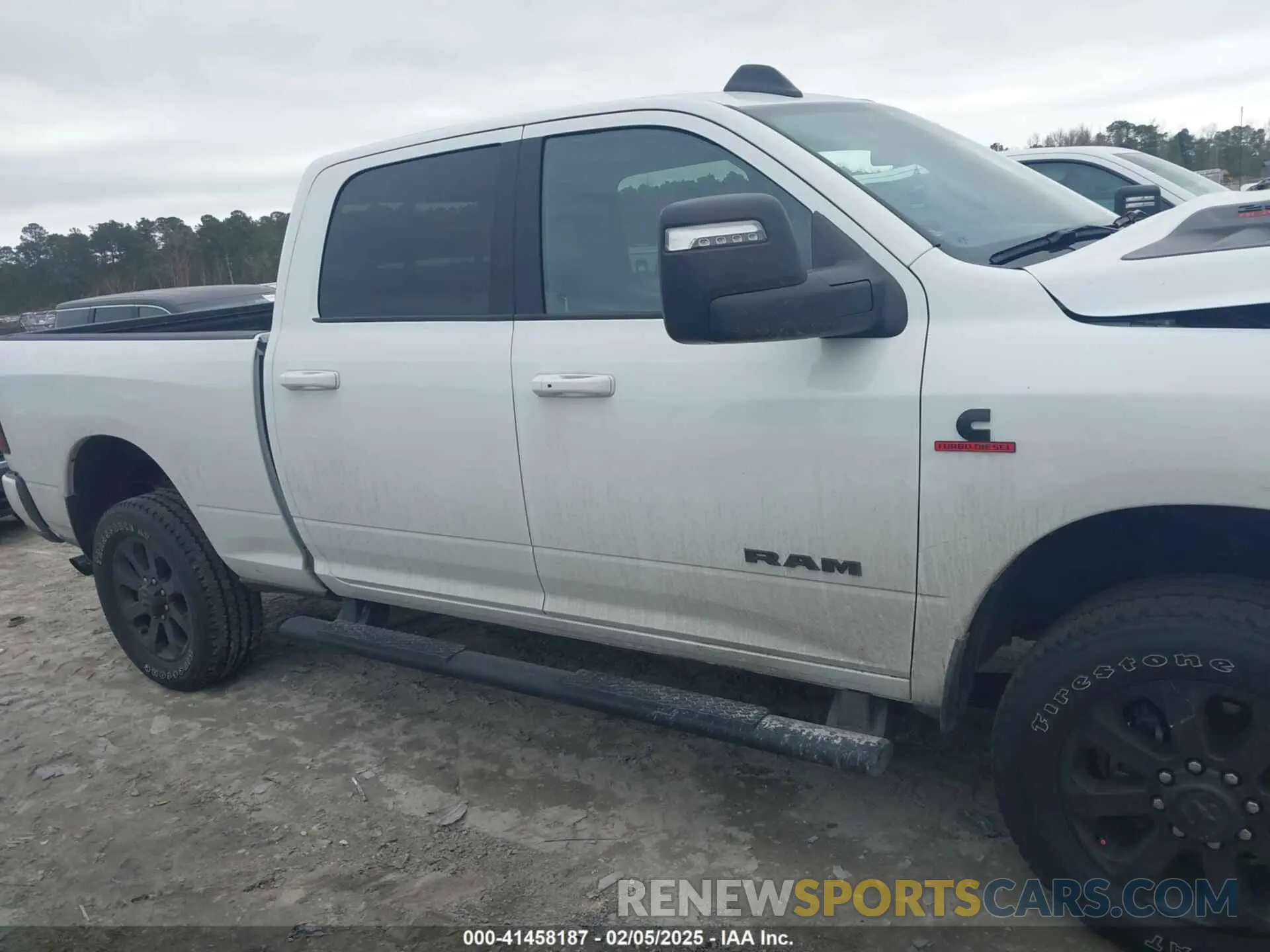 13 fotografías del automóvil dañado 3C6UR5FL1RG252877 RAM 2500 2024