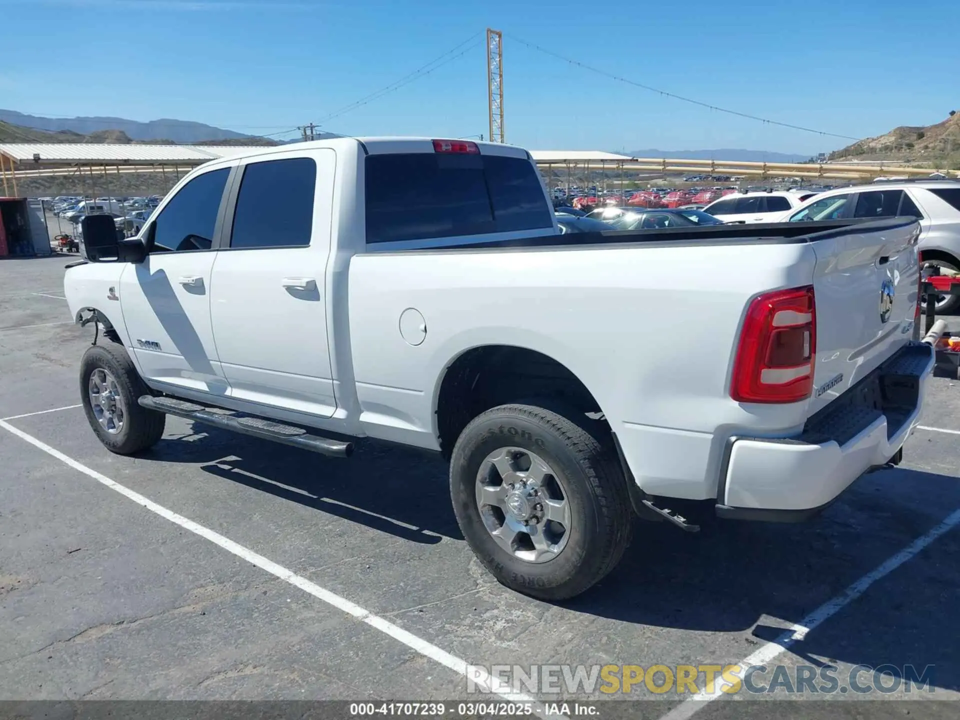 3 fotografías del automóvil dañado 3C6UR5FL2RG267971 RAM 2500 2024