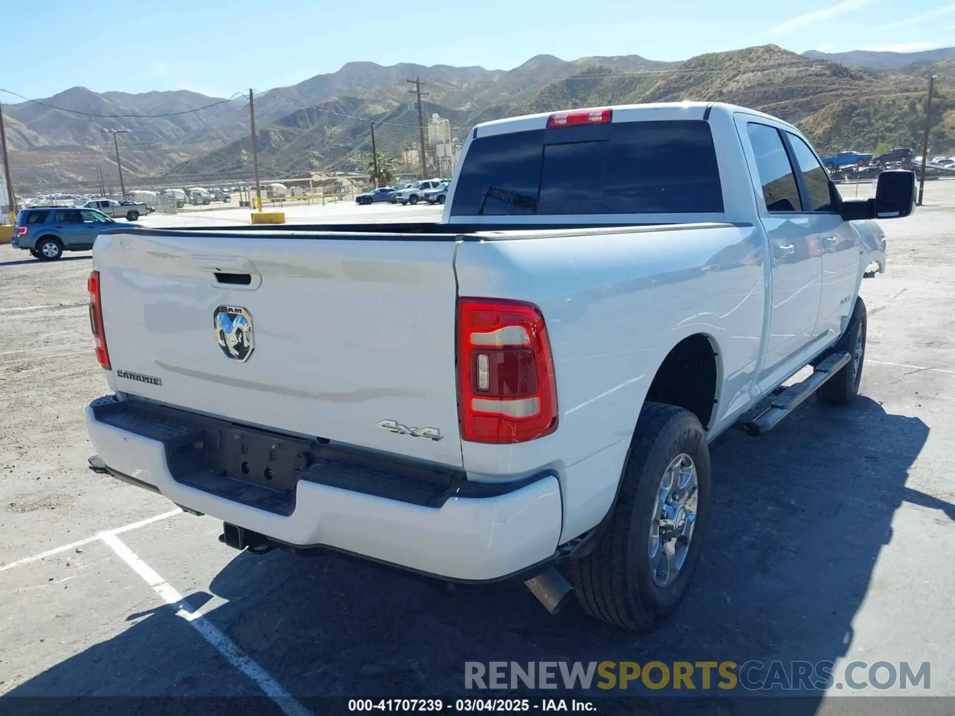 4 fotografías del automóvil dañado 3C6UR5FL2RG267971 RAM 2500 2024