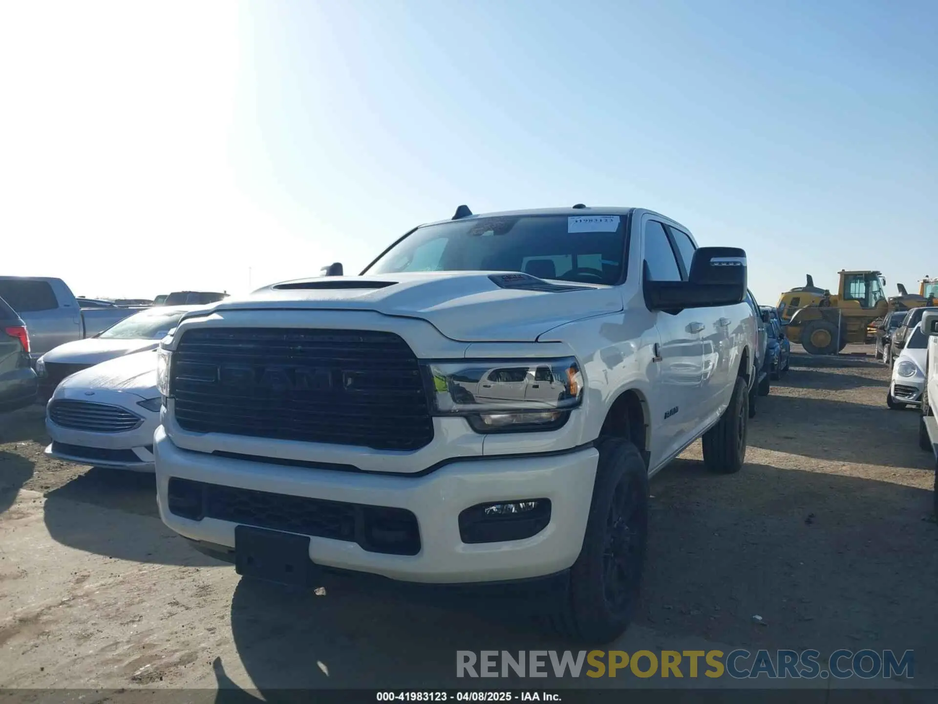 2 fotografías del automóvil dañado 3C6UR5FL3RG312836 RAM 2500 2024