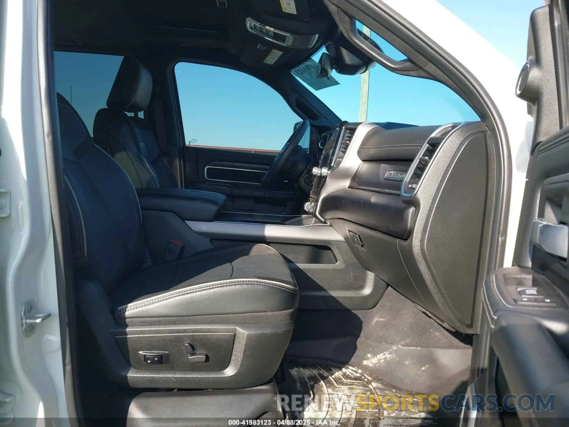 5 fotografías del automóvil dañado 3C6UR5FL3RG312836 RAM 2500 2024