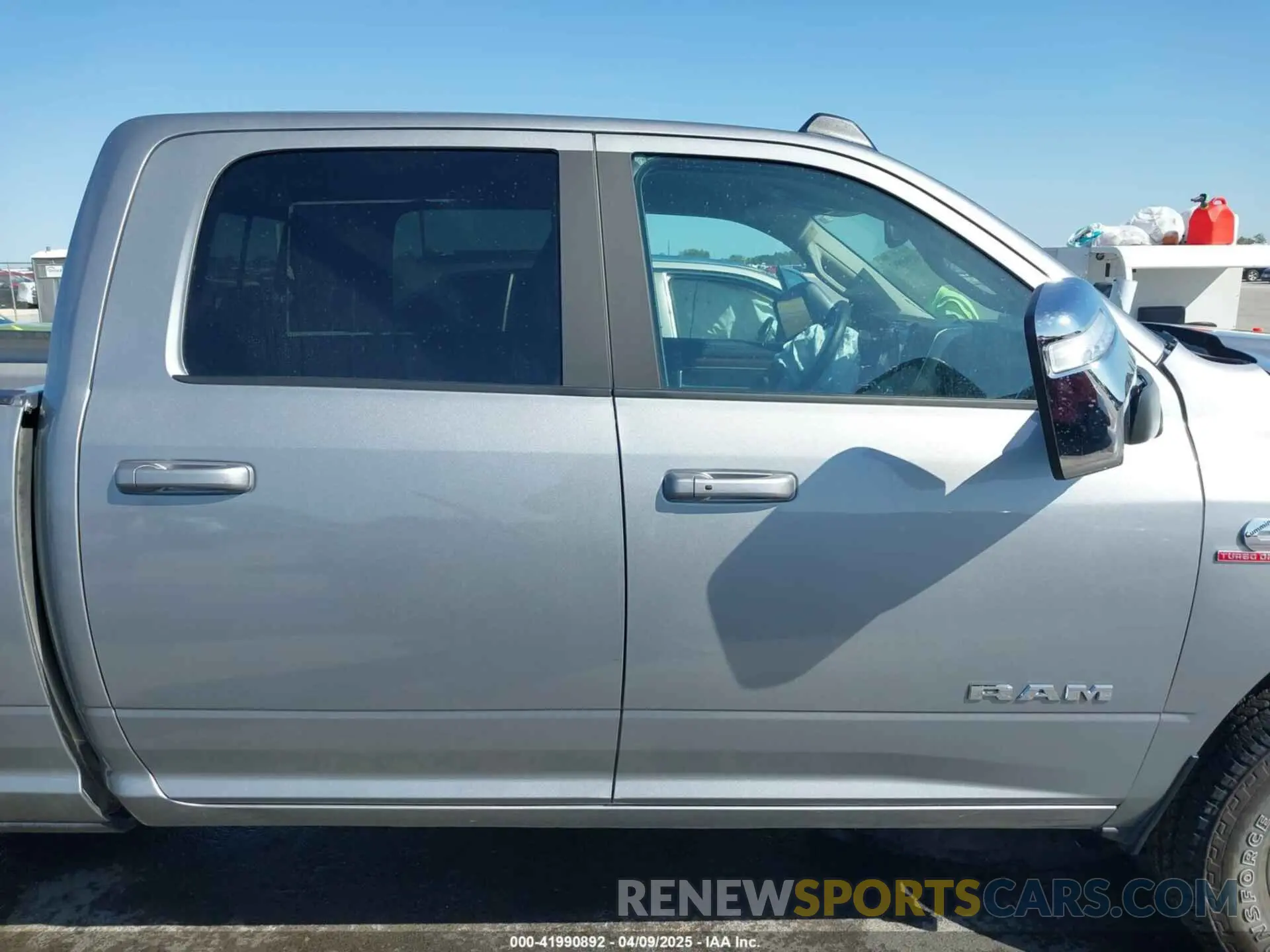 13 fotografías del automóvil dañado 3C6UR5FL4RG367117 RAM 2500 2024