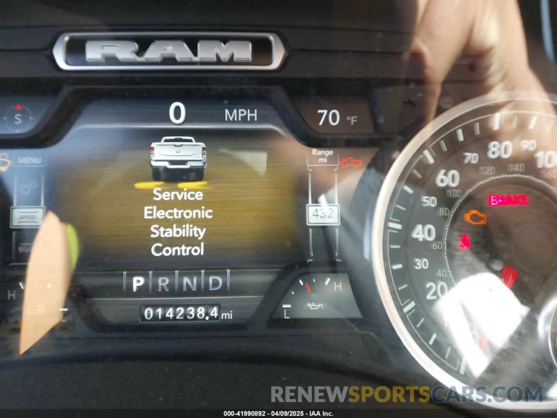 15 fotografías del automóvil dañado 3C6UR5FL4RG367117 RAM 2500 2024